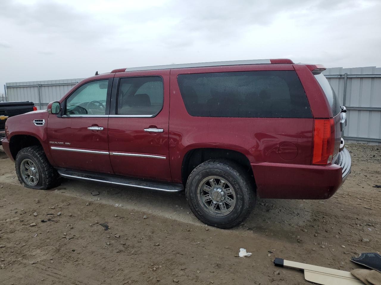 Photo 1 VIN: 1GYS4HEF9BR162193 - CADILLAC ESCALADE 