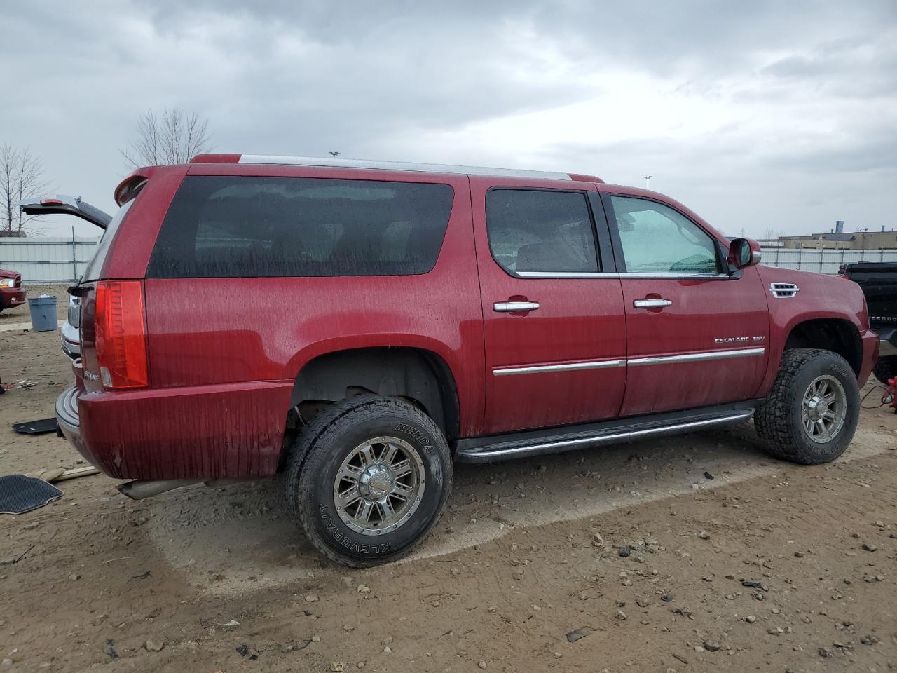 Photo 2 VIN: 1GYS4HEF9BR162193 - CADILLAC ESCALADE 