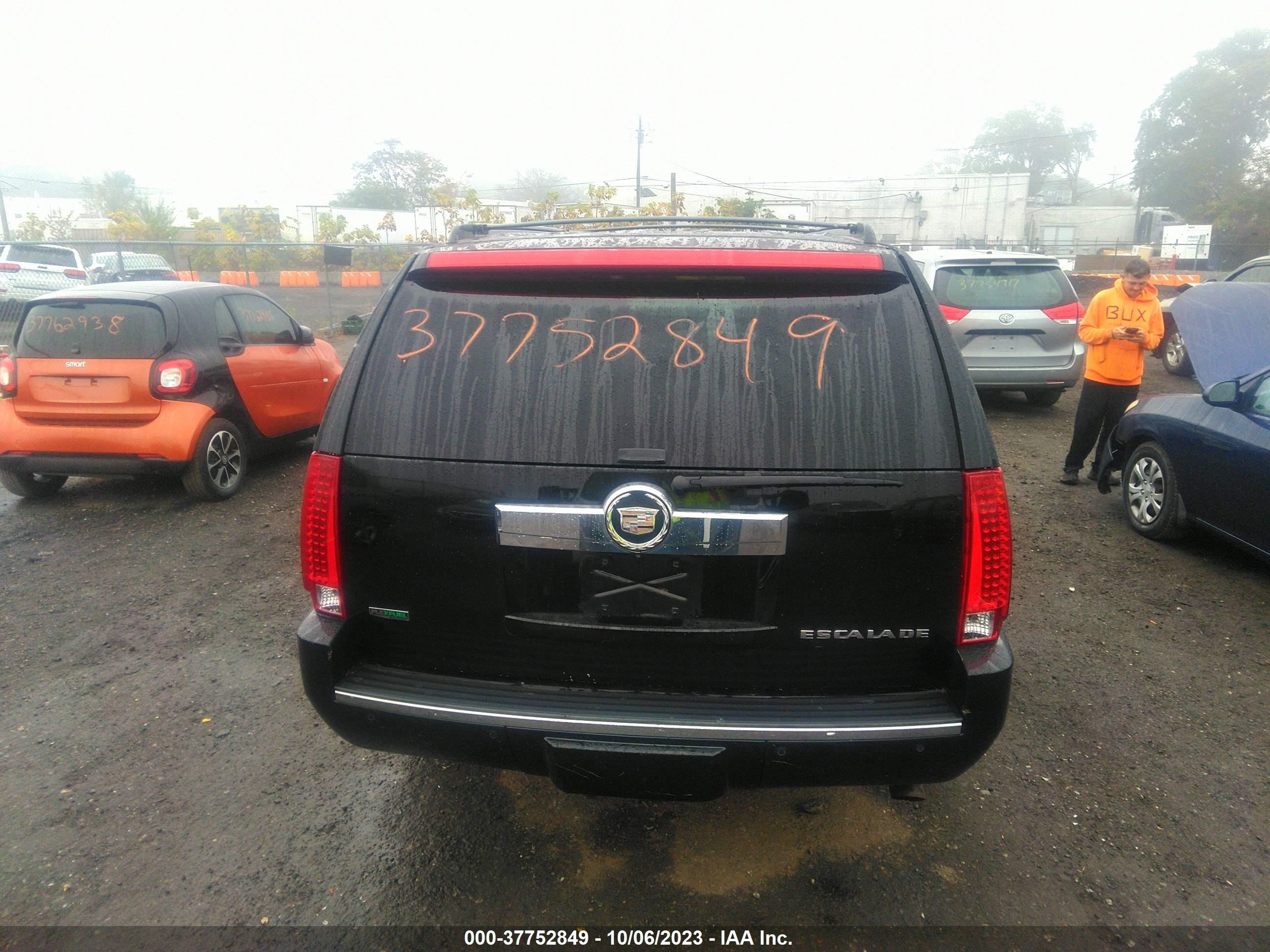 Photo 15 VIN: 1GYS4HEFXBR308701 - CADILLAC ESCALADE 