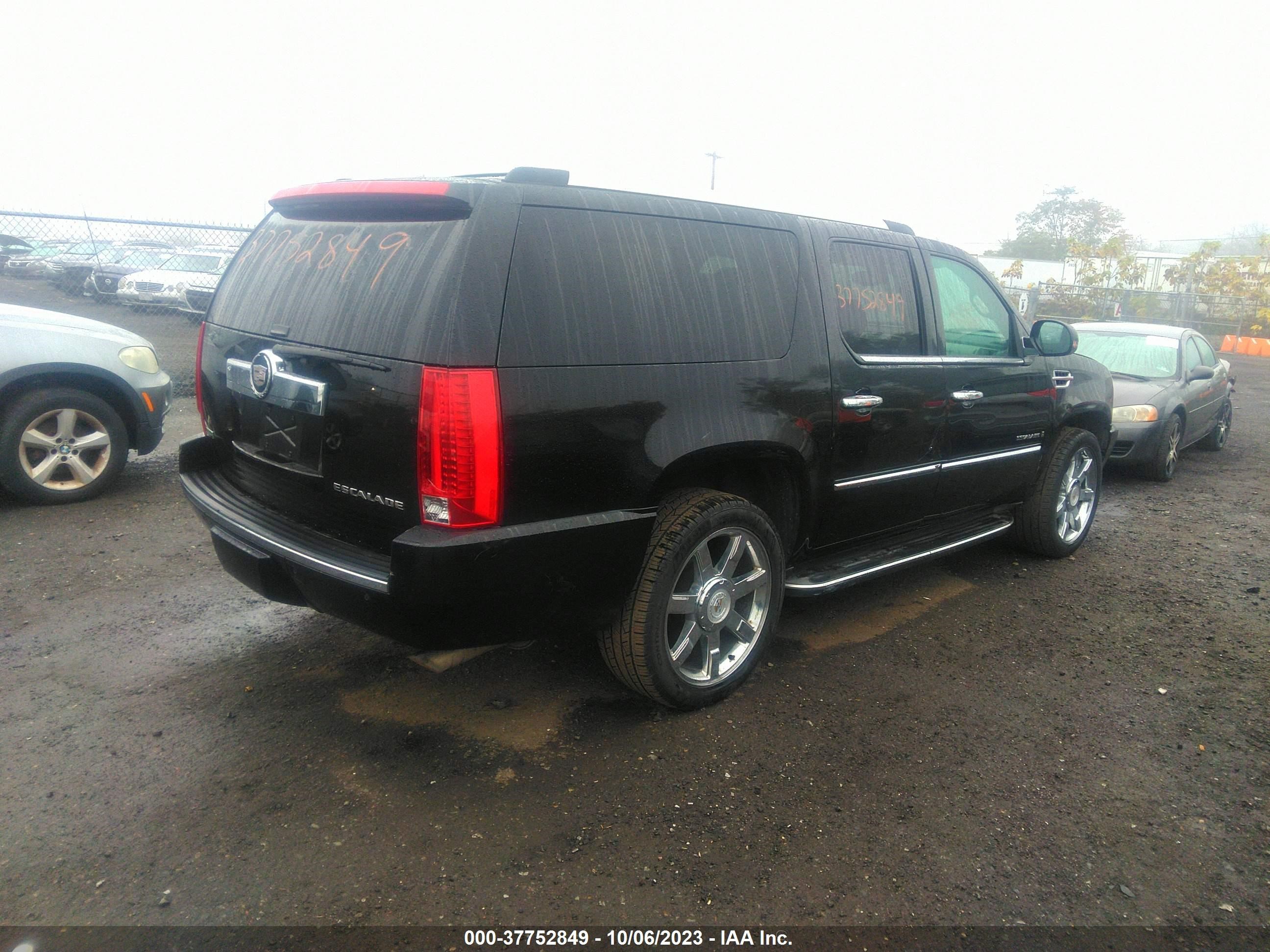 Photo 3 VIN: 1GYS4HEFXBR308701 - CADILLAC ESCALADE 