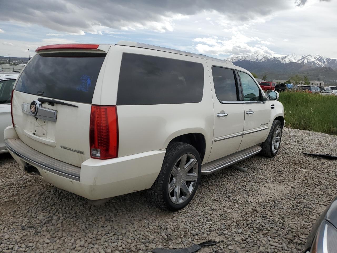 Photo 2 VIN: 1GYS4HEFXDR301735 - CADILLAC ESCALADE 