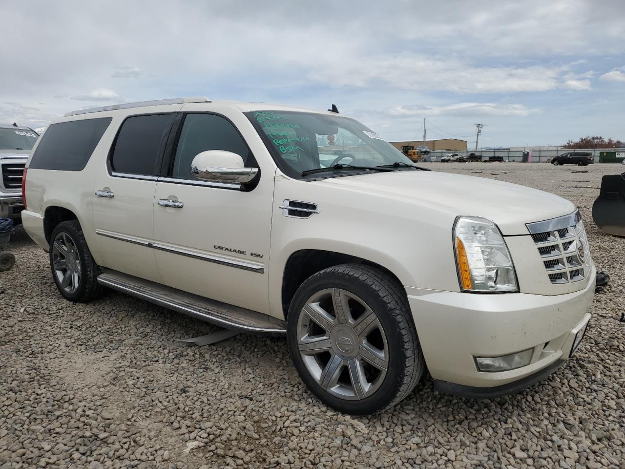 Photo 3 VIN: 1GYS4HEFXDR301735 - CADILLAC ESCALADE 