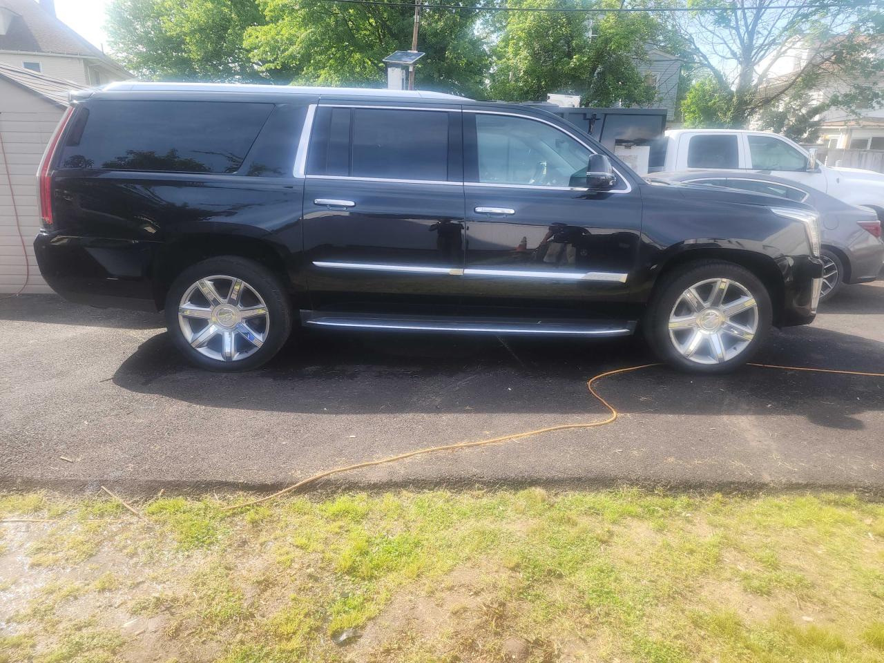 Photo 0 VIN: 1GYS4HKJ1JR369975 - CADILLAC ESCALADE 