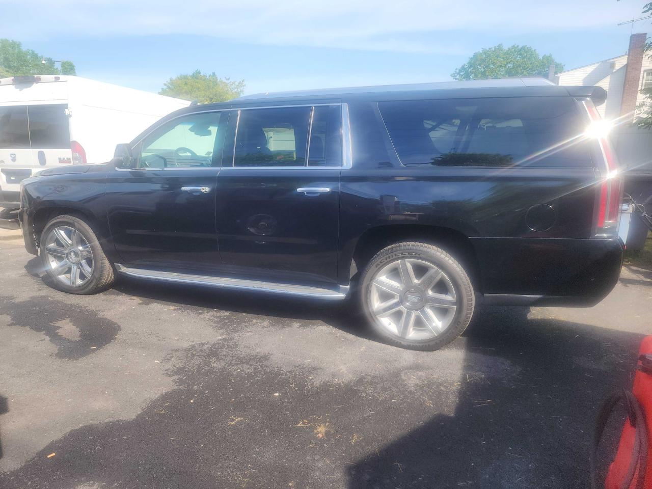 Photo 1 VIN: 1GYS4HKJ1JR369975 - CADILLAC ESCALADE 