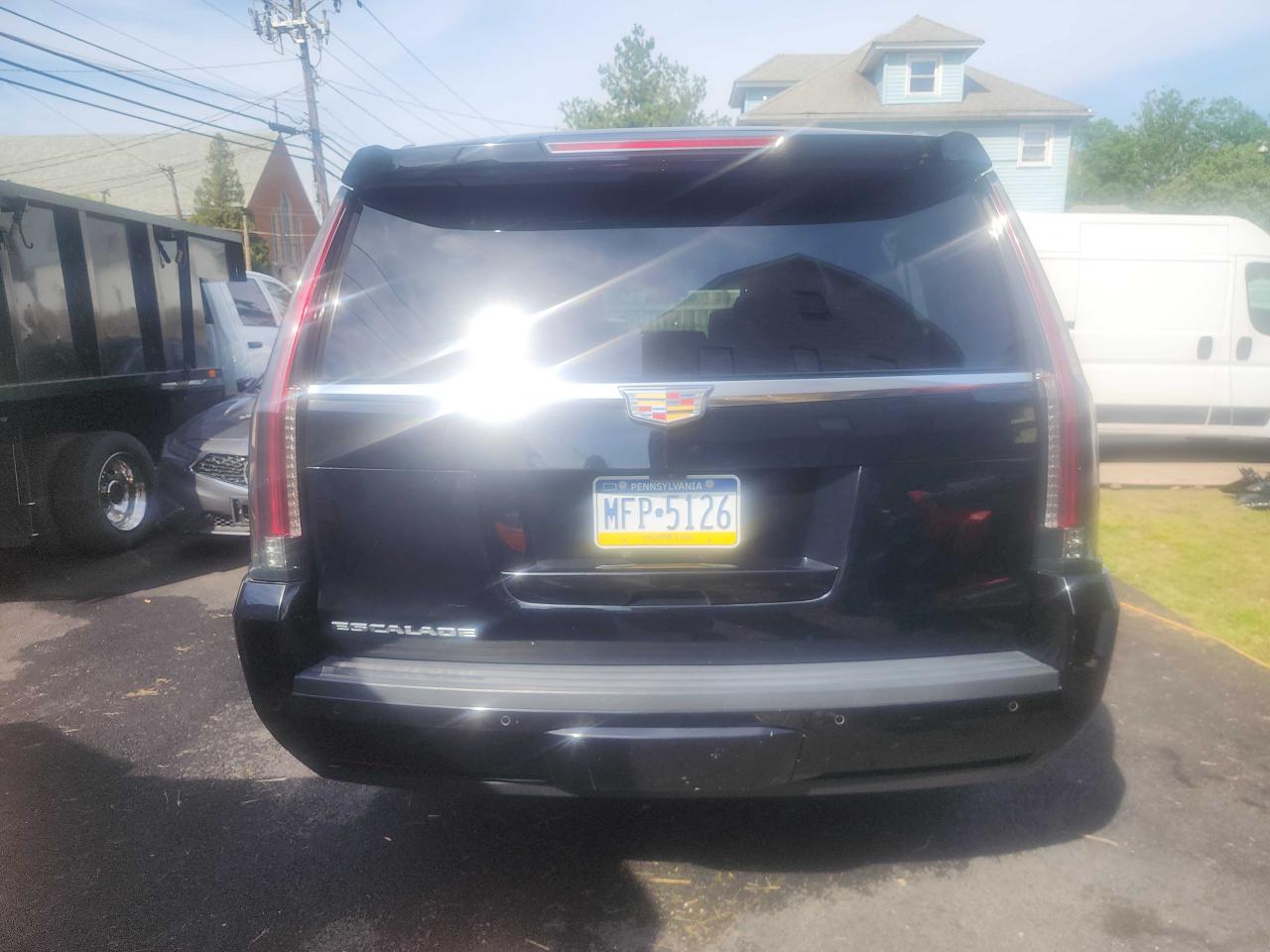 Photo 2 VIN: 1GYS4HKJ1JR369975 - CADILLAC ESCALADE 