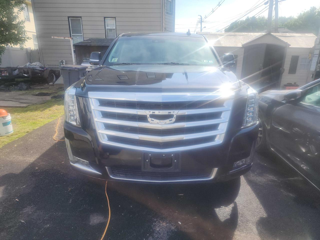 Photo 3 VIN: 1GYS4HKJ1JR369975 - CADILLAC ESCALADE 