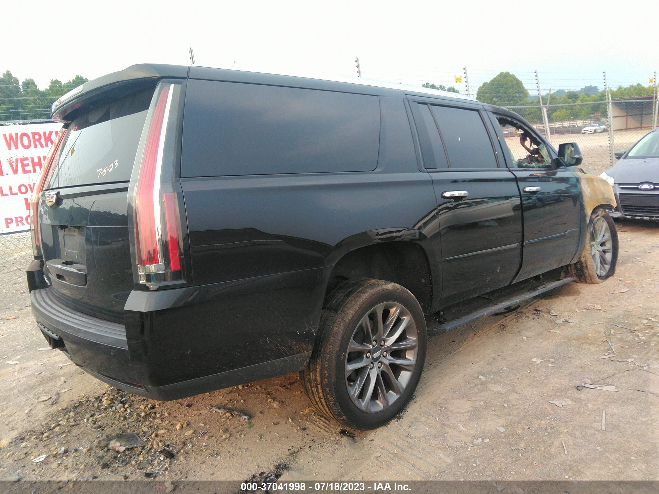 Photo 3 VIN: 1GYS4HKJ4LR226778 - CADILLAC ESCALADE 