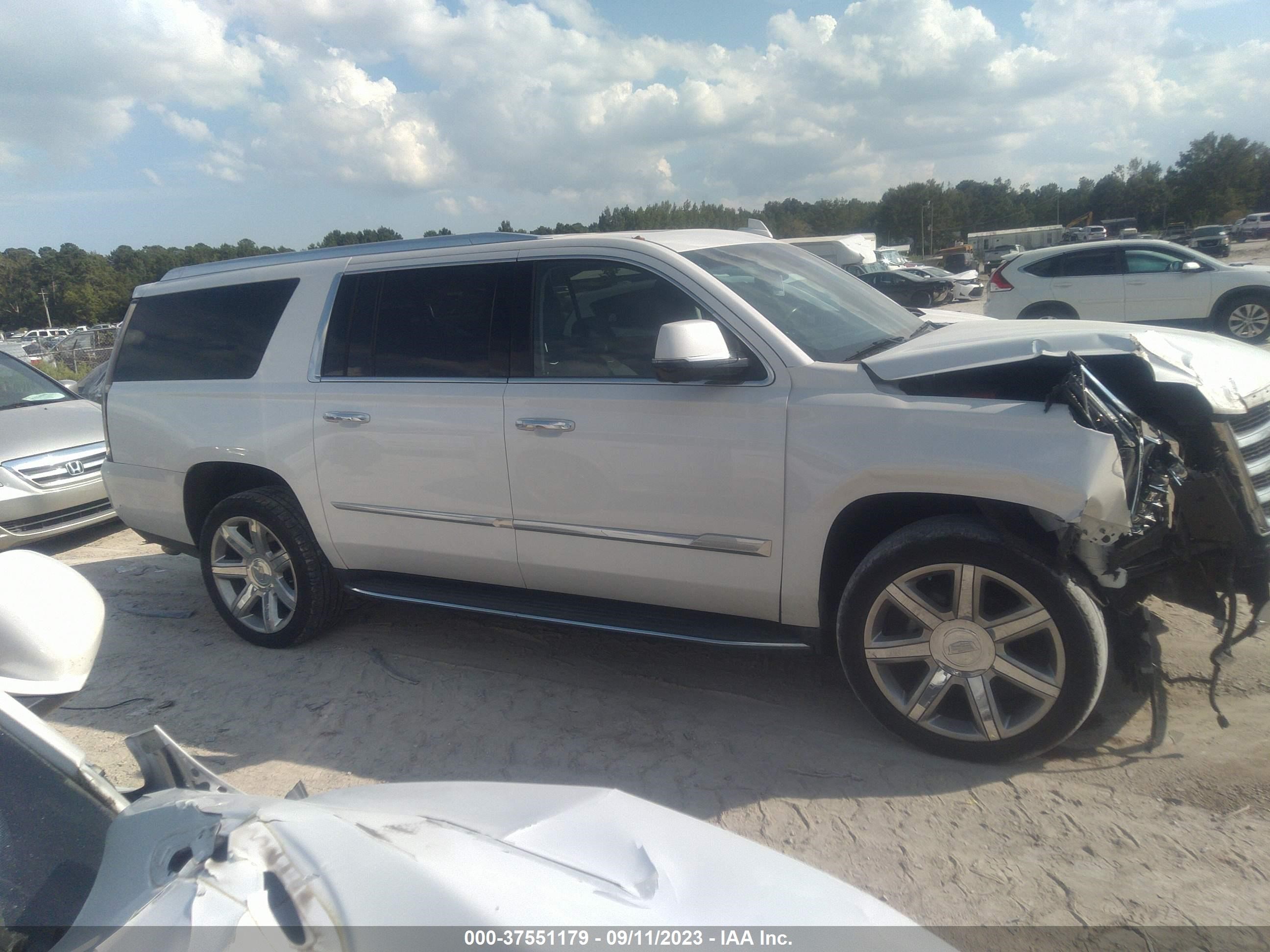 Photo 12 VIN: 1GYS4HKJ5HR167408 - CADILLAC ESCALADE 