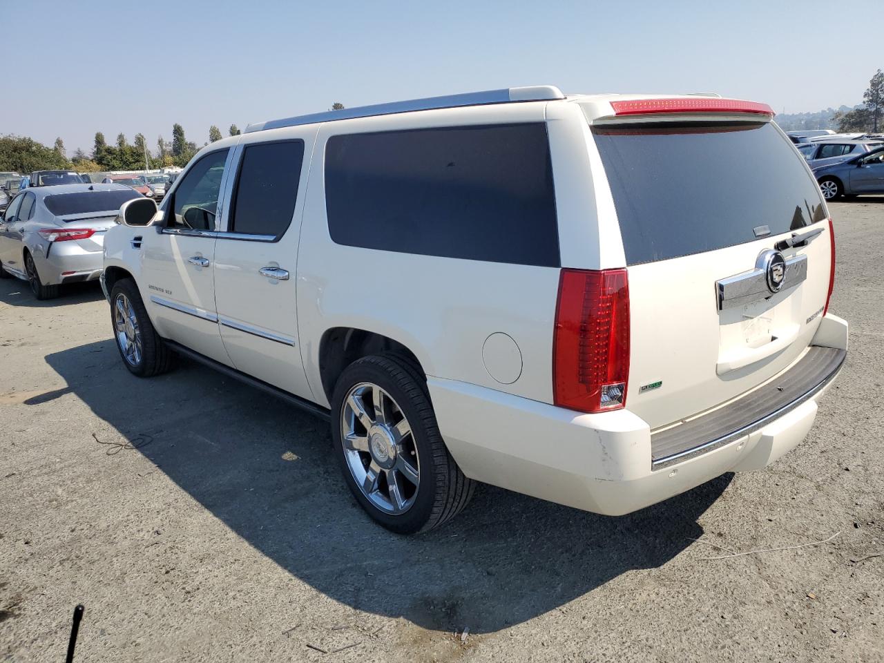 Photo 1 VIN: 1GYS4JEF1BR318198 - CADILLAC ESCALADE 