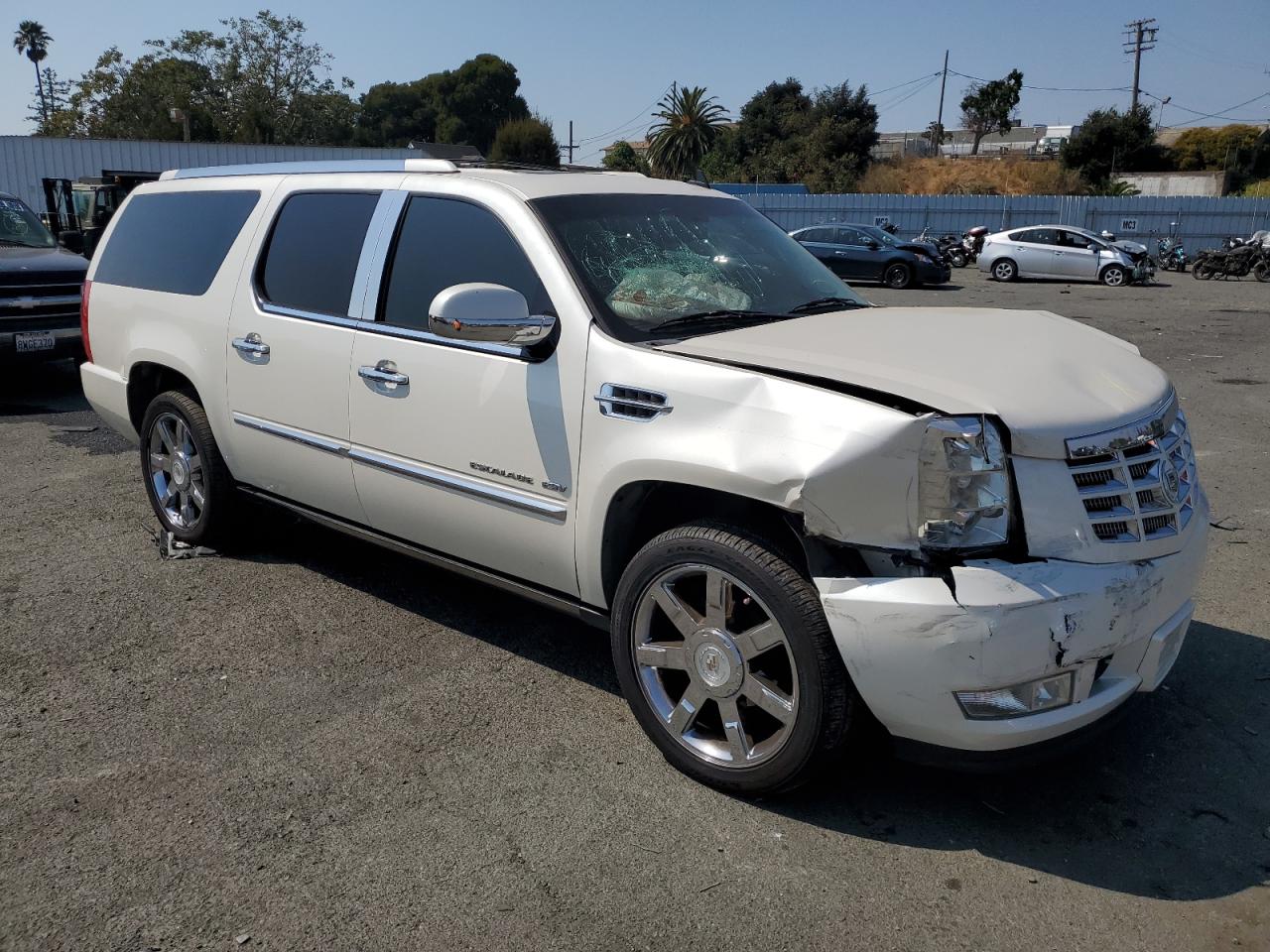 Photo 3 VIN: 1GYS4JEF1BR318198 - CADILLAC ESCALADE 