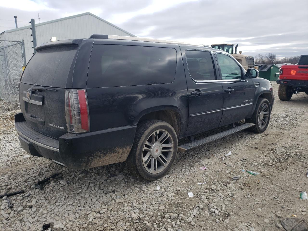 Photo 2 VIN: 1GYS4JEF1DR306345 - CADILLAC ESCALADE 