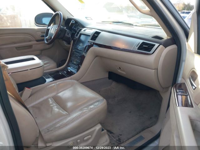 Photo 4 VIN: 1GYS4JEF3BR225683 - CADILLAC ESCALADE ESV 