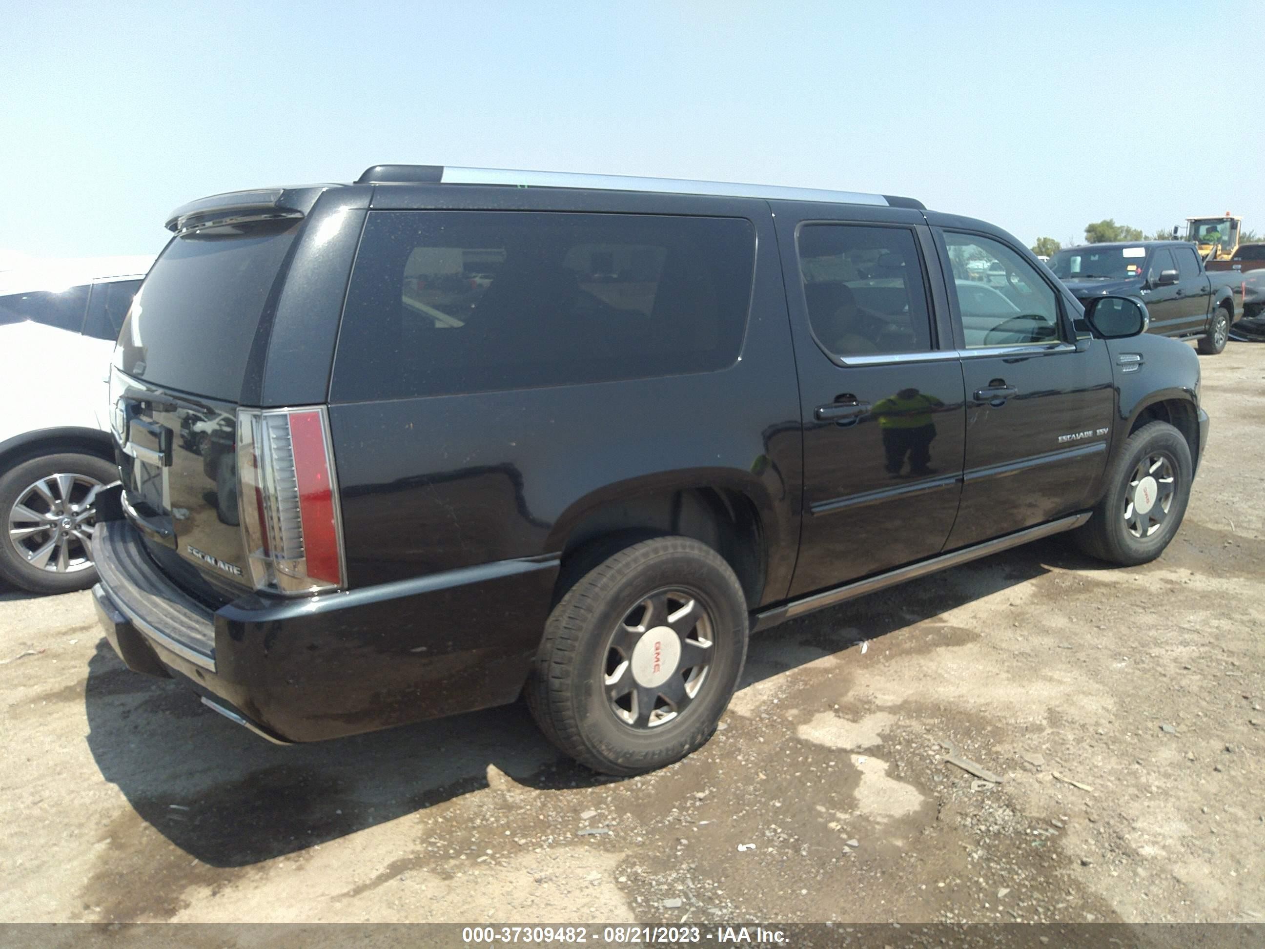 Photo 3 VIN: 1GYS4JEF3CR236524 - CADILLAC ESCALADE 