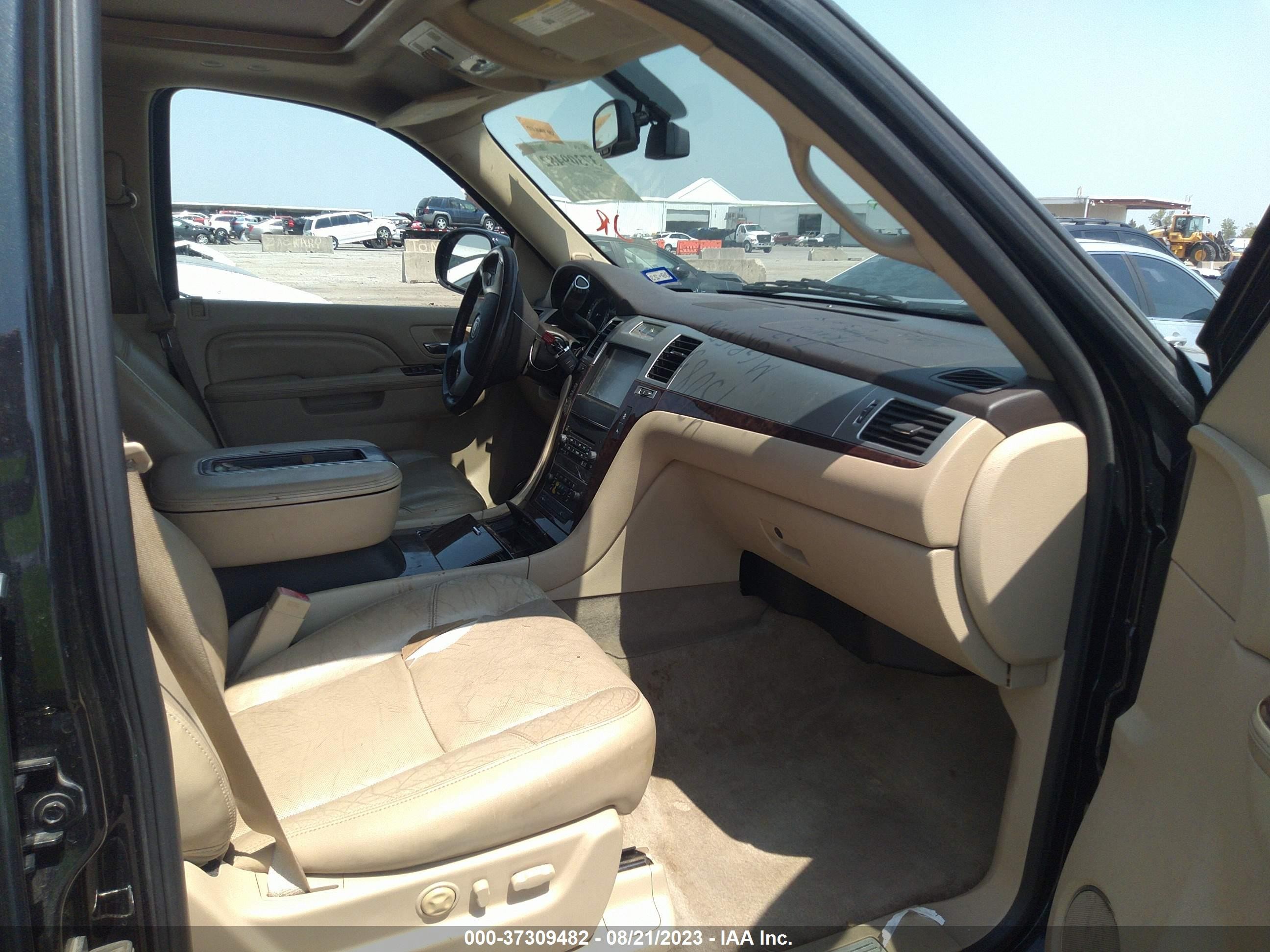 Photo 4 VIN: 1GYS4JEF3CR236524 - CADILLAC ESCALADE 