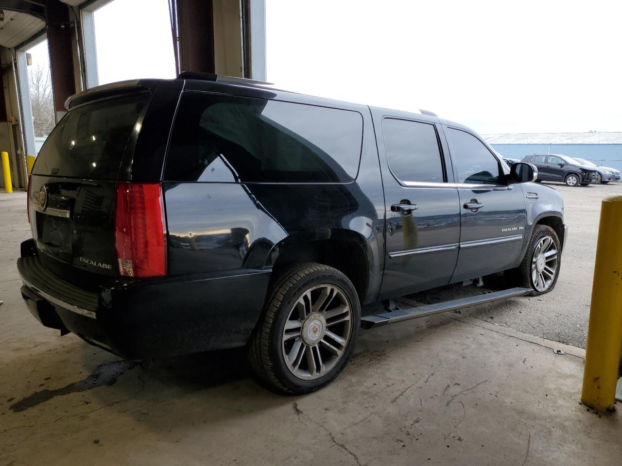 Photo 2 VIN: 1GYS4JEF9DR102859 - CADILLAC ESCALADE 