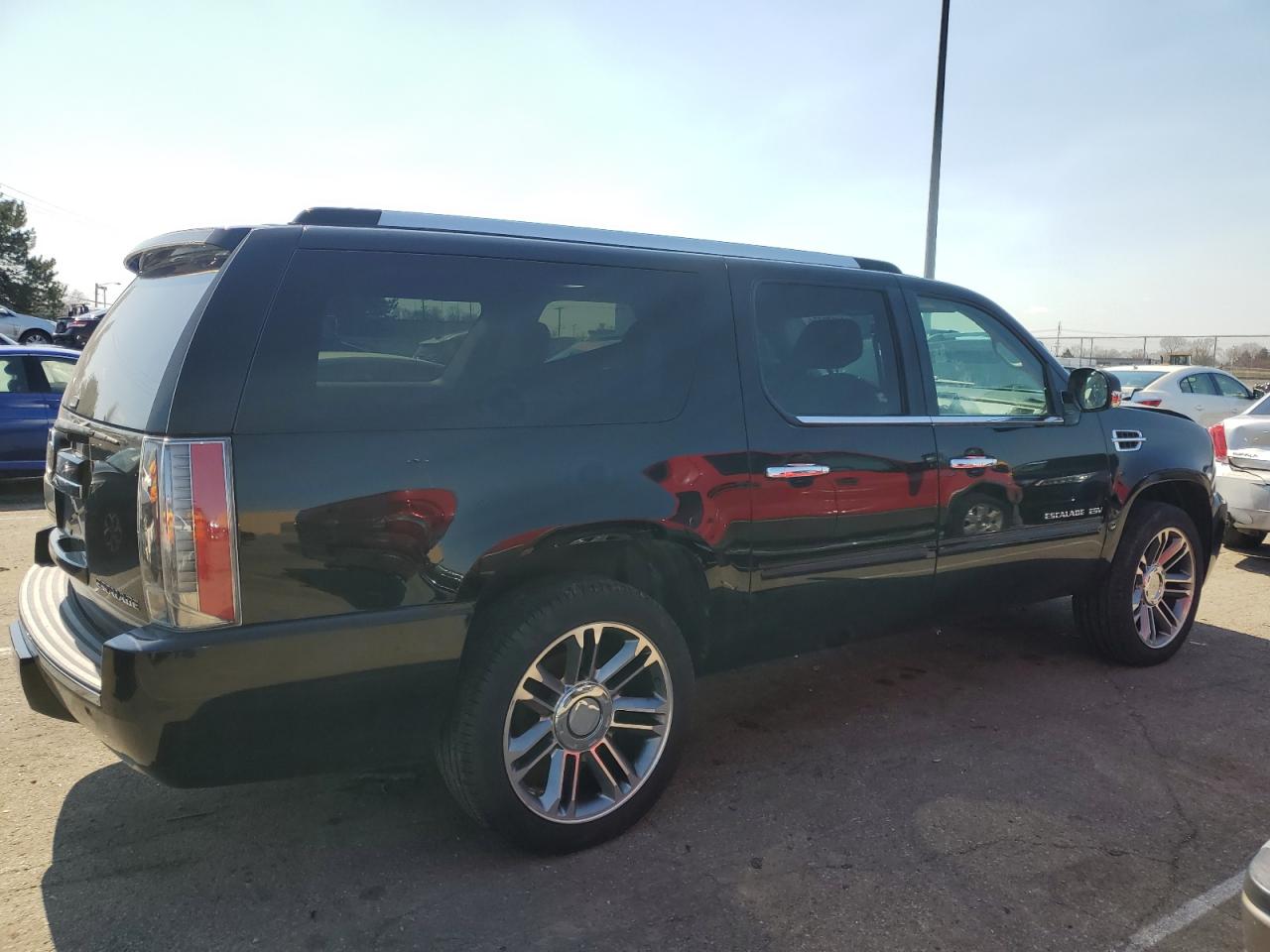 Photo 2 VIN: 1GYS4JEFXDR298729 - CADILLAC ESCALADE 