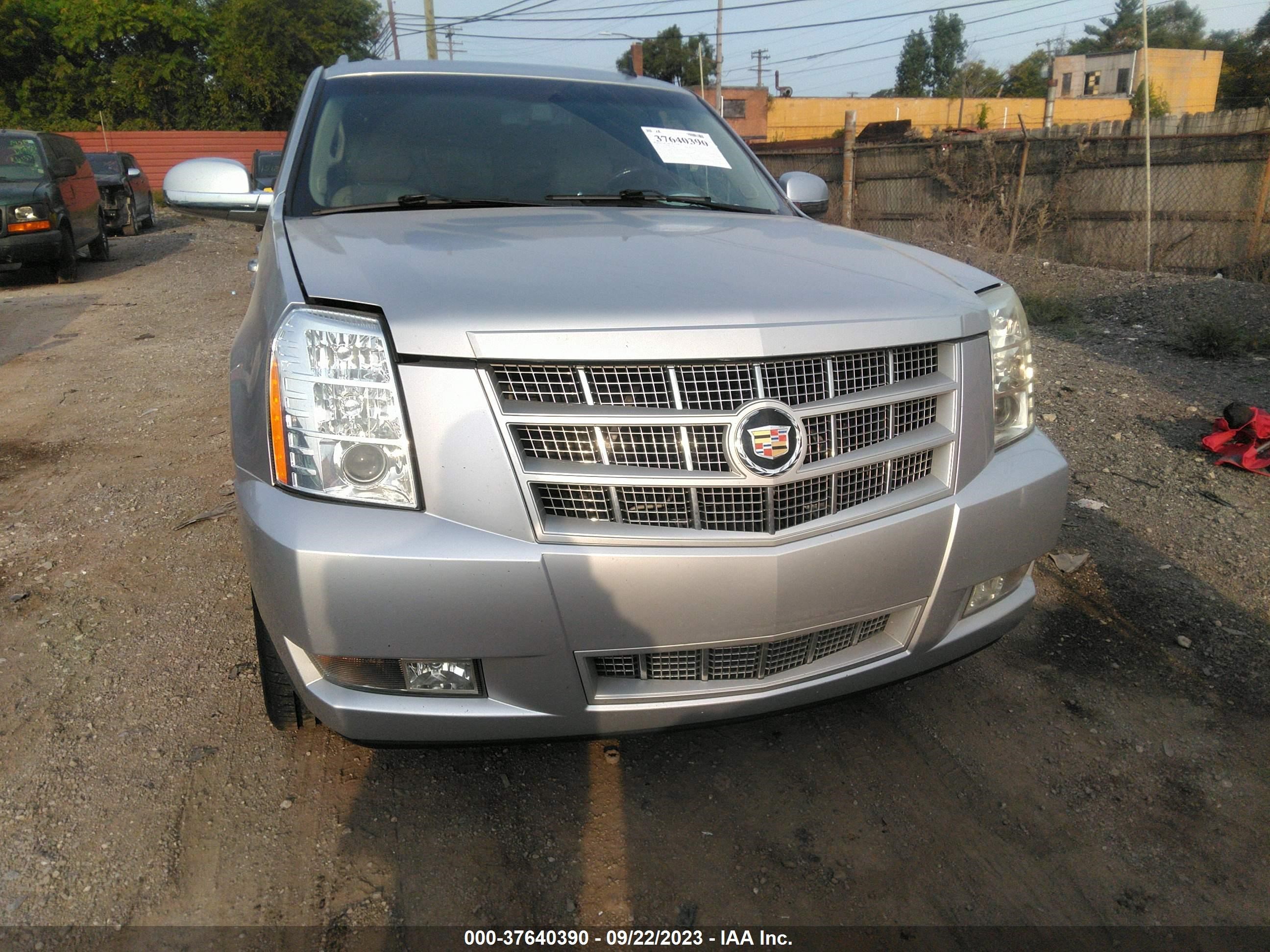 Photo 11 VIN: 1GYS4JEFXER126444 - CADILLAC ESCALADE 