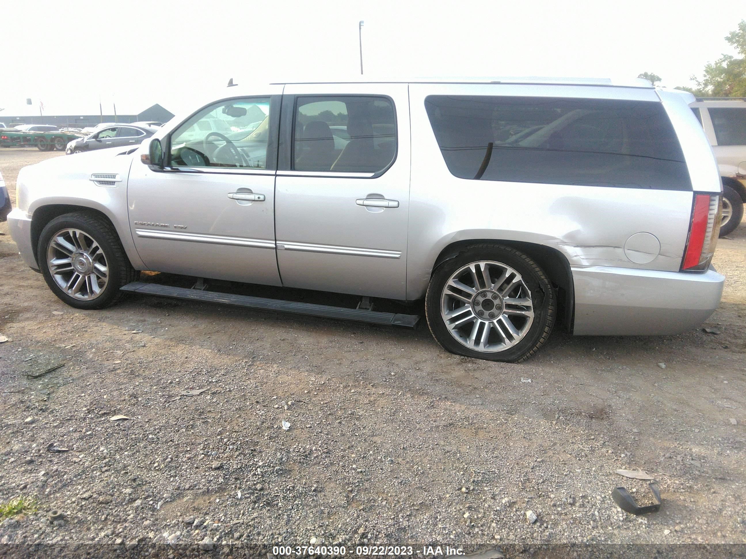 Photo 13 VIN: 1GYS4JEFXER126444 - CADILLAC ESCALADE 