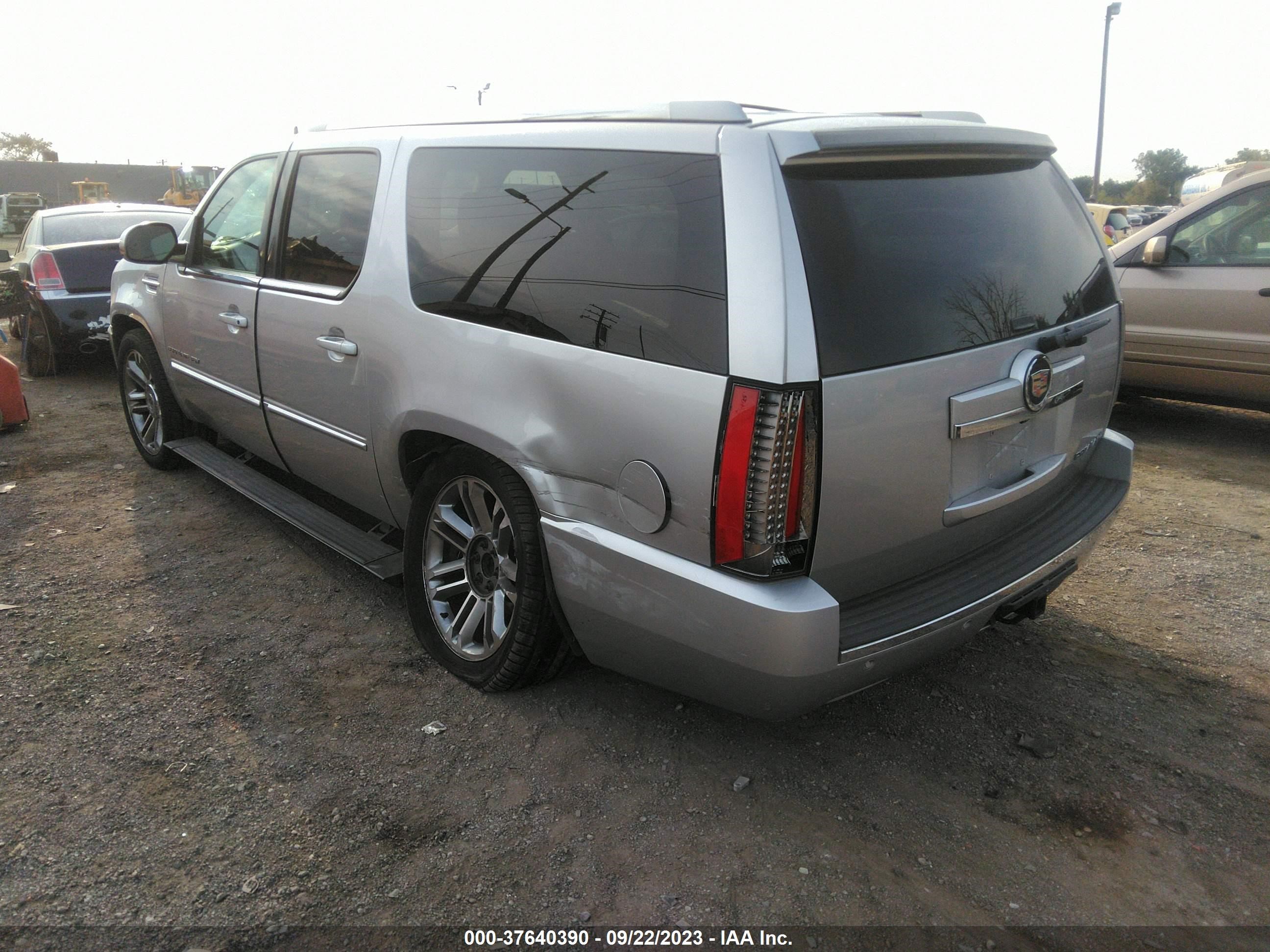 Photo 2 VIN: 1GYS4JEFXER126444 - CADILLAC ESCALADE 