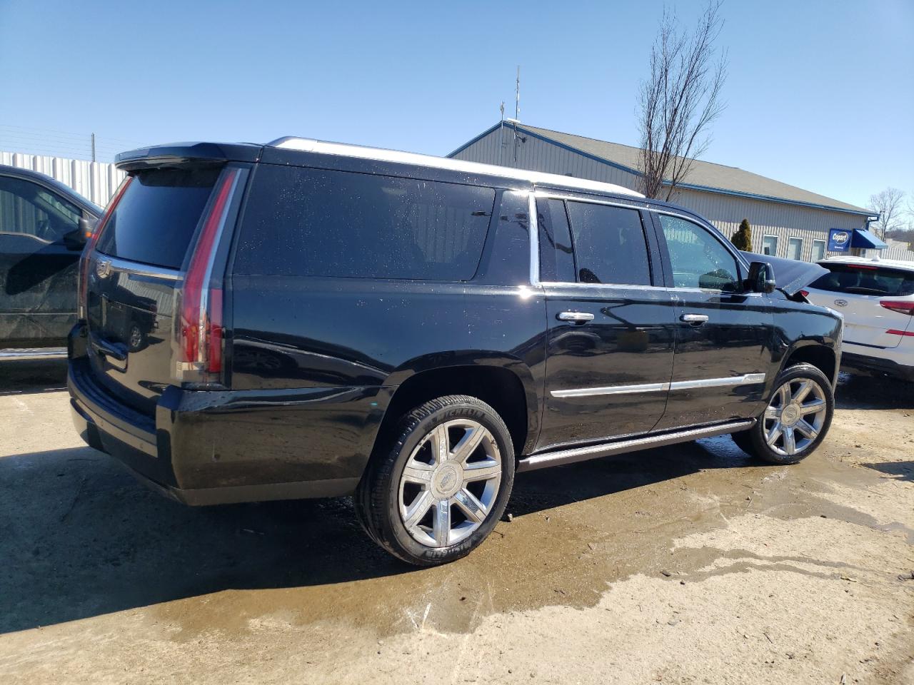 Photo 2 VIN: 1GYS4JKJ1JR263548 - CADILLAC ESCALADE ESV 