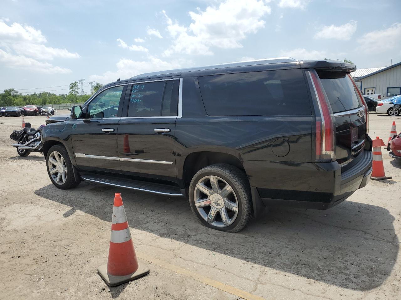 Photo 1 VIN: 1GYS4JKJ3JR272154 - CADILLAC ESCALADE 