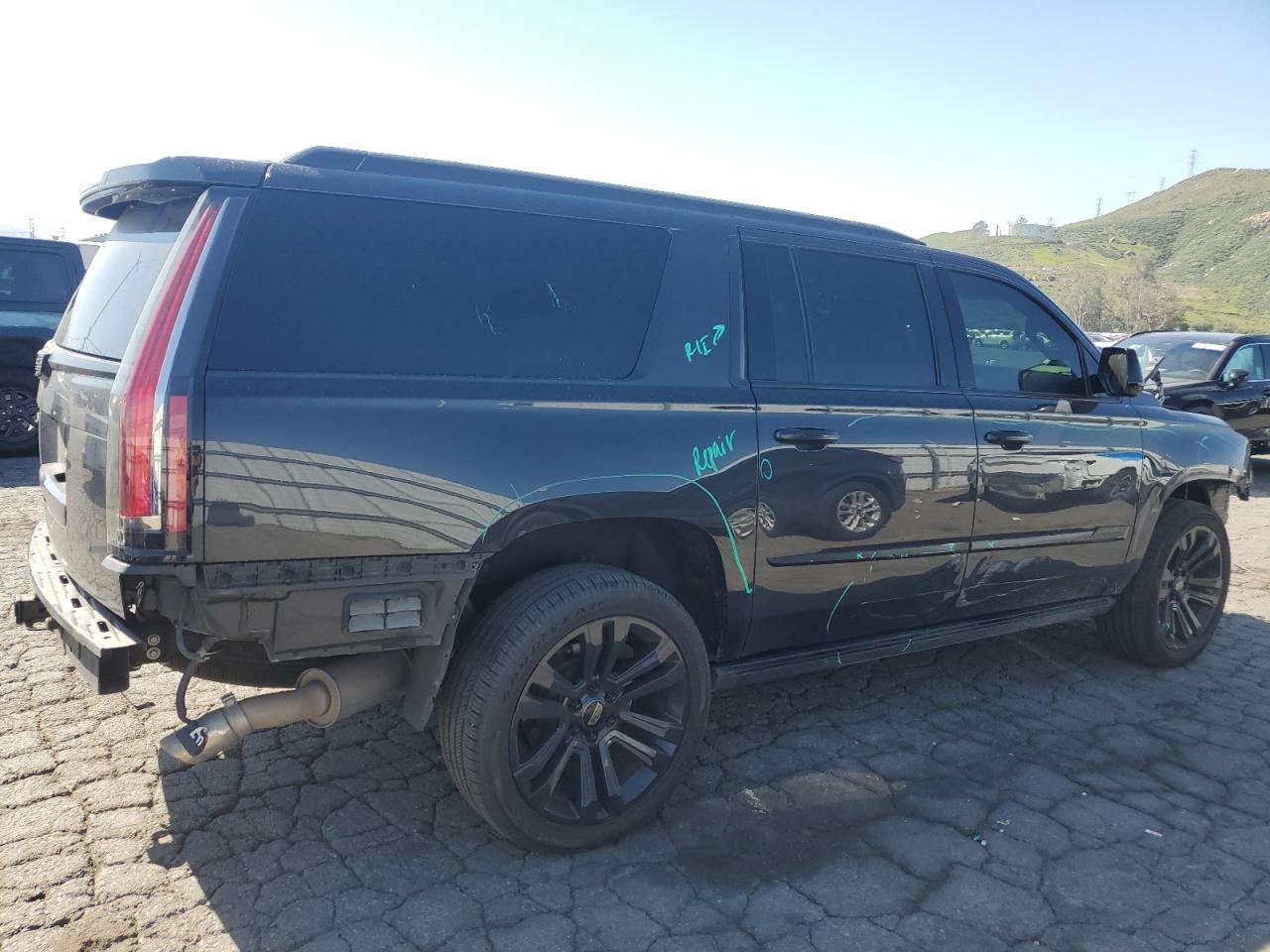 Photo 2 VIN: 1GYS4JKJ5KR366764 - CADILLAC ESCALADE 