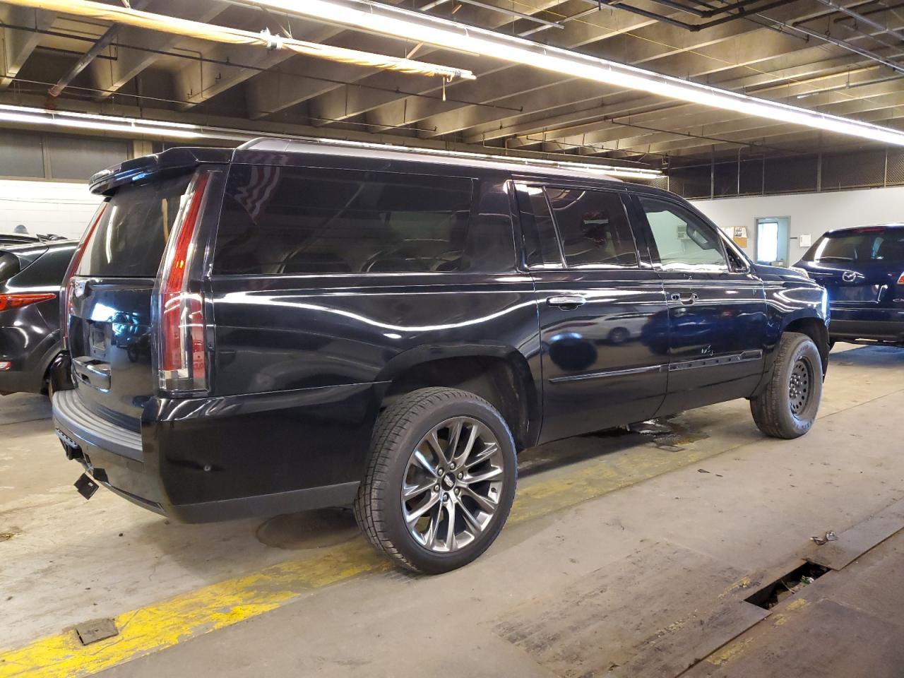 Photo 2 VIN: 1GYS4JKJ8LR188950 - CADILLAC ESCALADE 