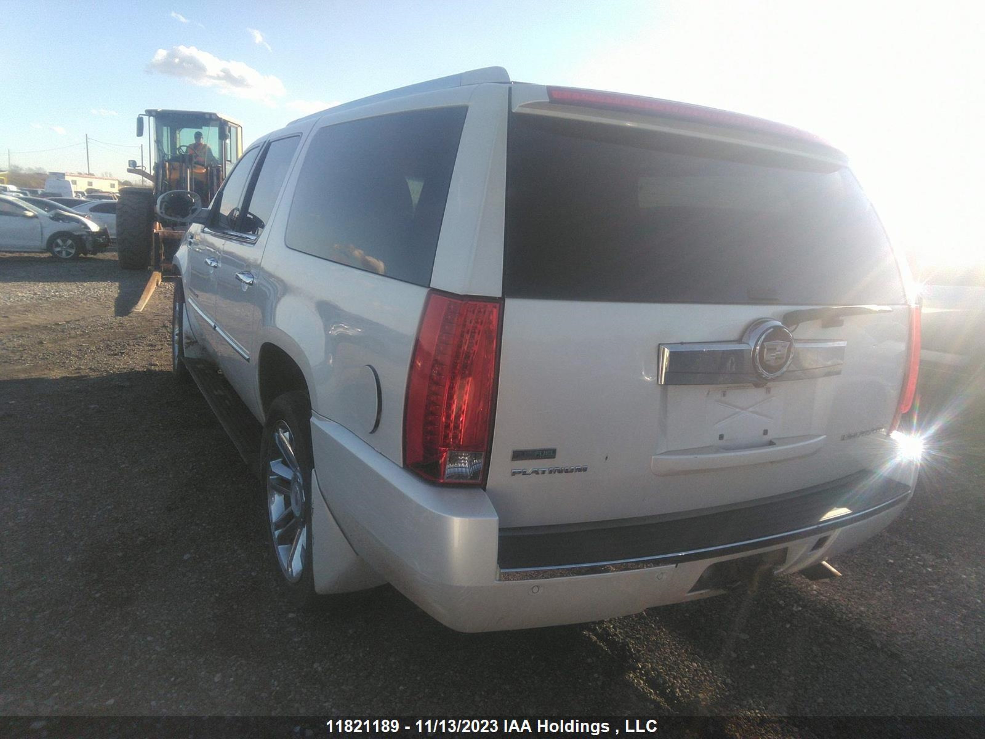 Photo 2 VIN: 1GYS4KEF0BR308087 - CADILLAC ESCALADE 