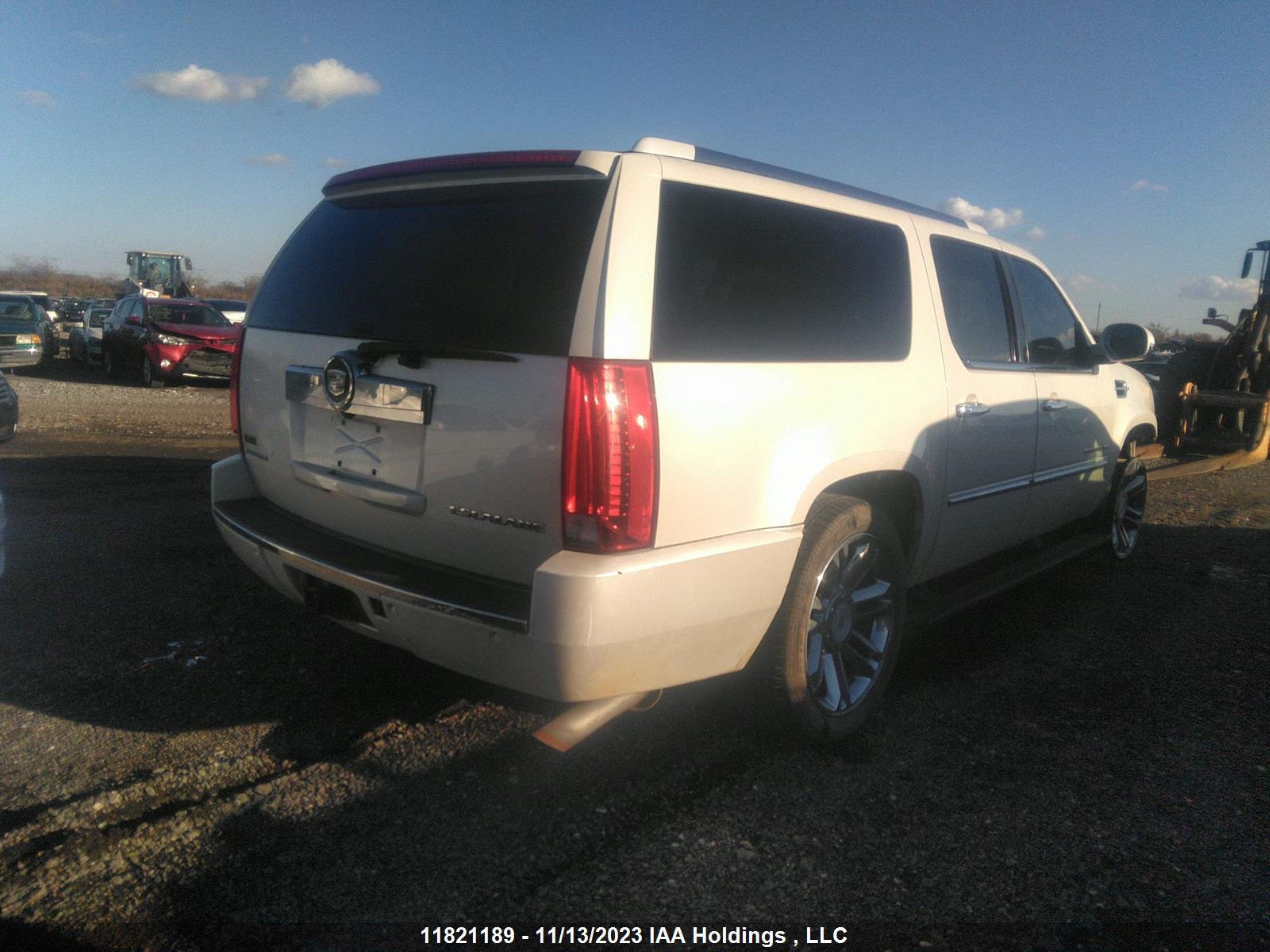 Photo 3 VIN: 1GYS4KEF0BR308087 - CADILLAC ESCALADE 