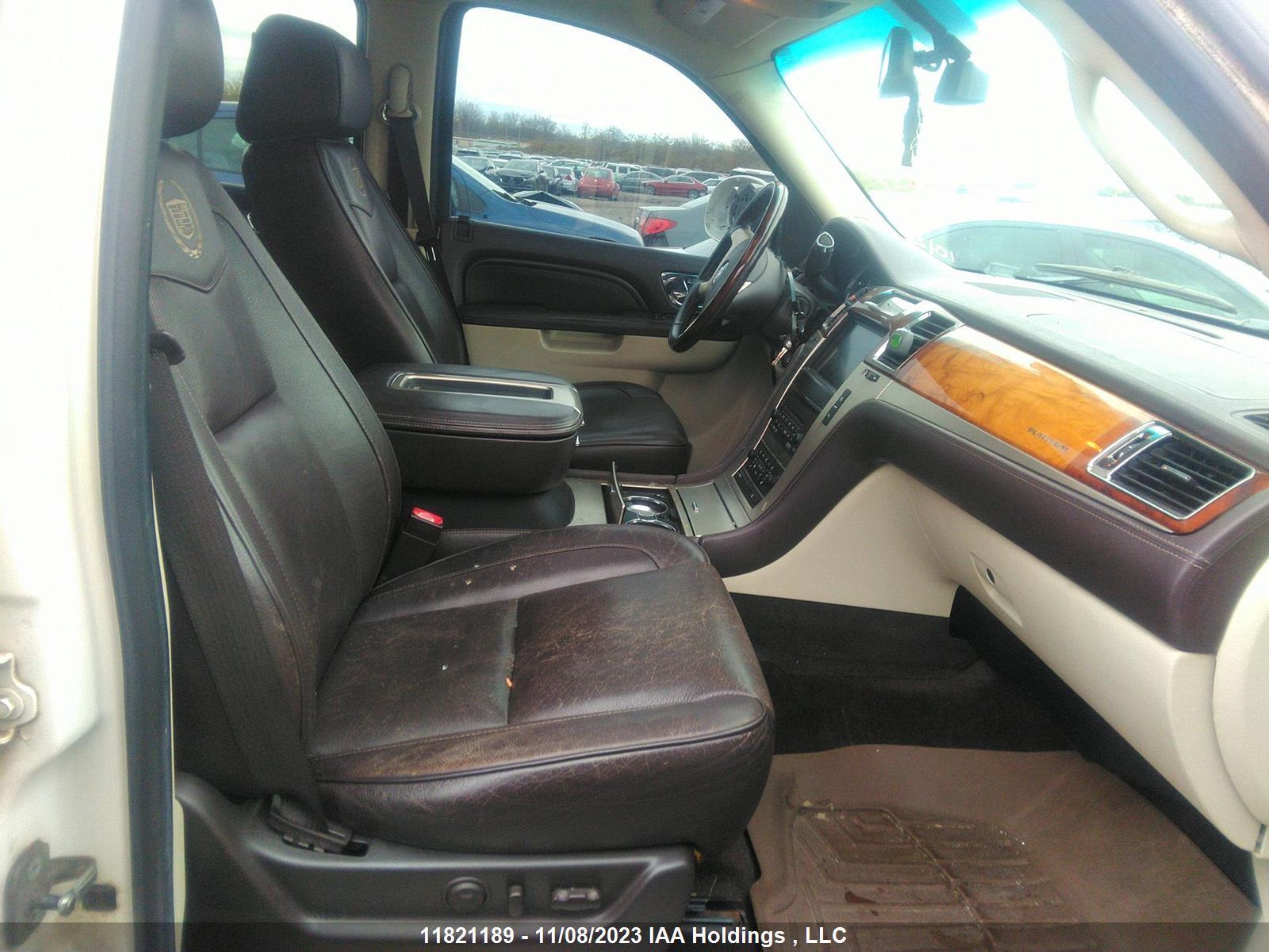 Photo 4 VIN: 1GYS4KEF0BR308087 - CADILLAC ESCALADE 