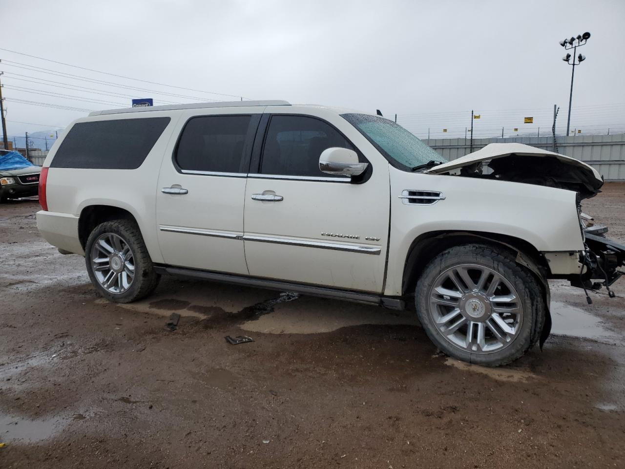 Photo 3 VIN: 1GYS4KEF2BR247258 - CADILLAC ESCALADE 