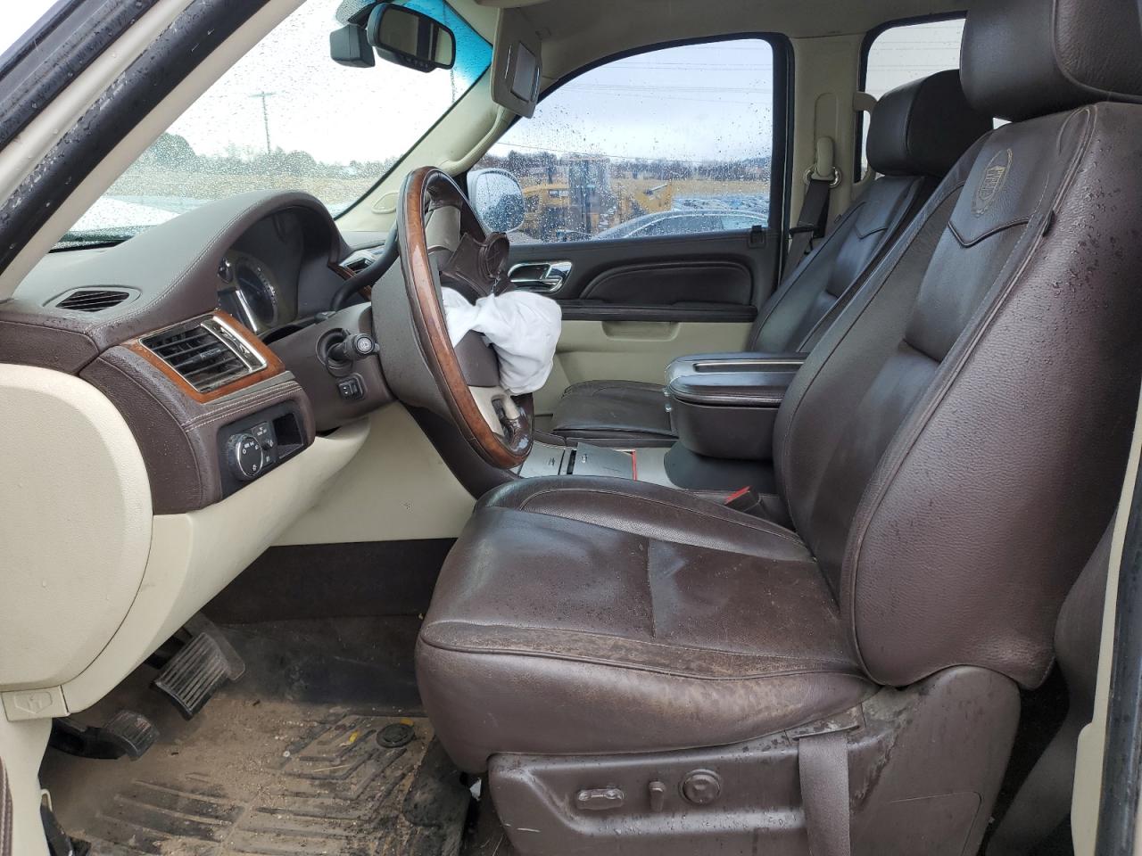 Photo 6 VIN: 1GYS4KEF2BR247258 - CADILLAC ESCALADE 