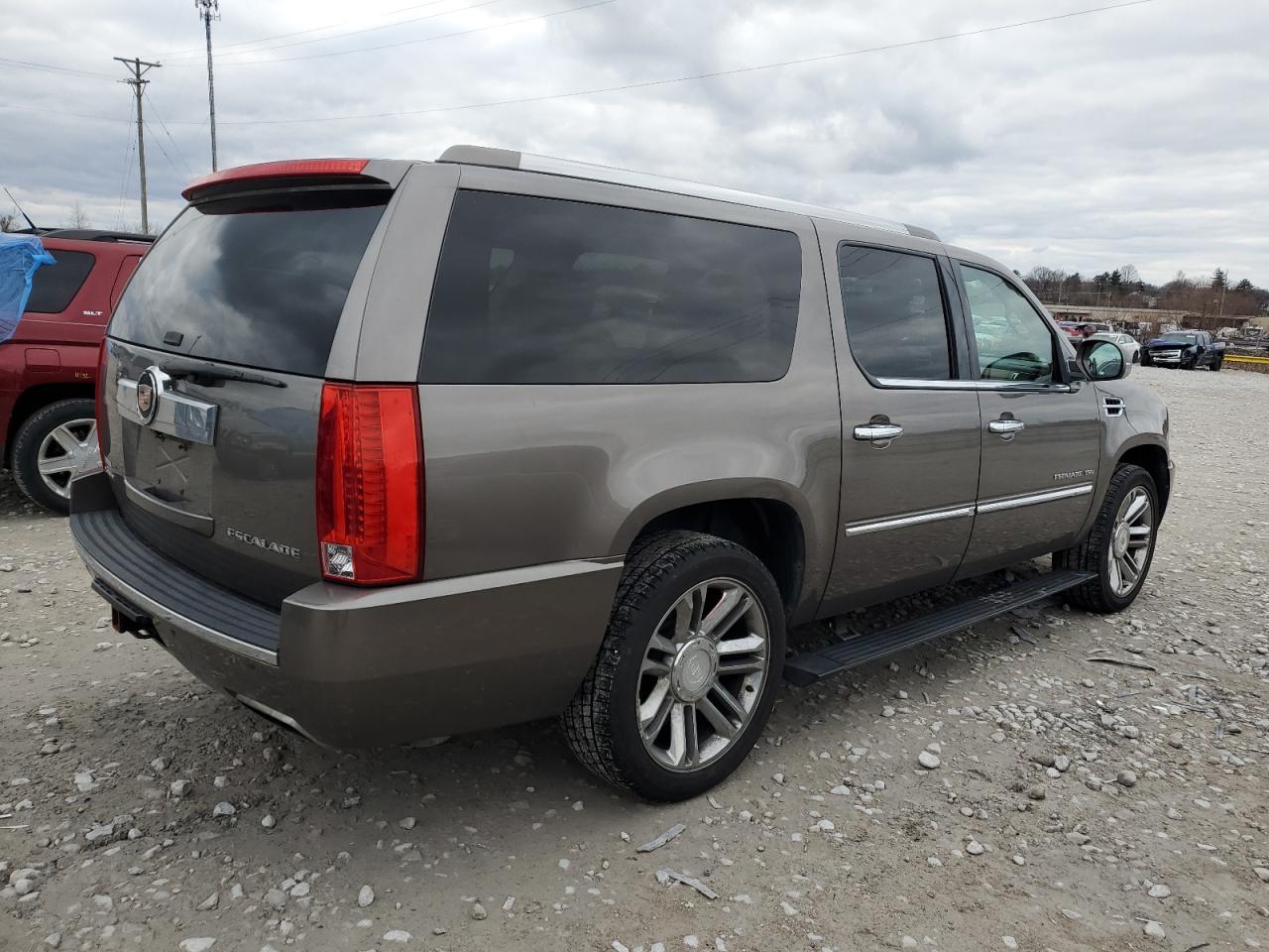 Photo 2 VIN: 1GYS4KEF3DR167812 - CADILLAC ESCALADE 