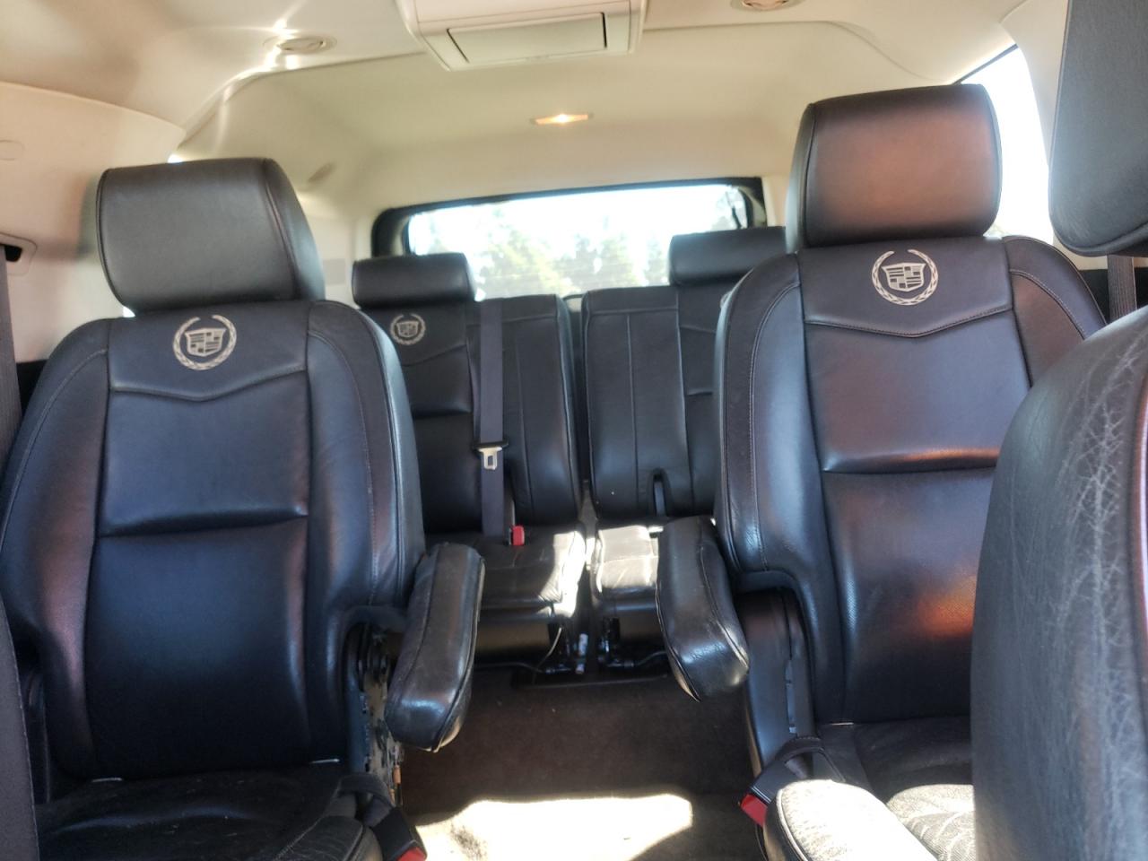 Photo 9 VIN: 1GYS4KEF4ER164127 - CADILLAC ESCALADE 