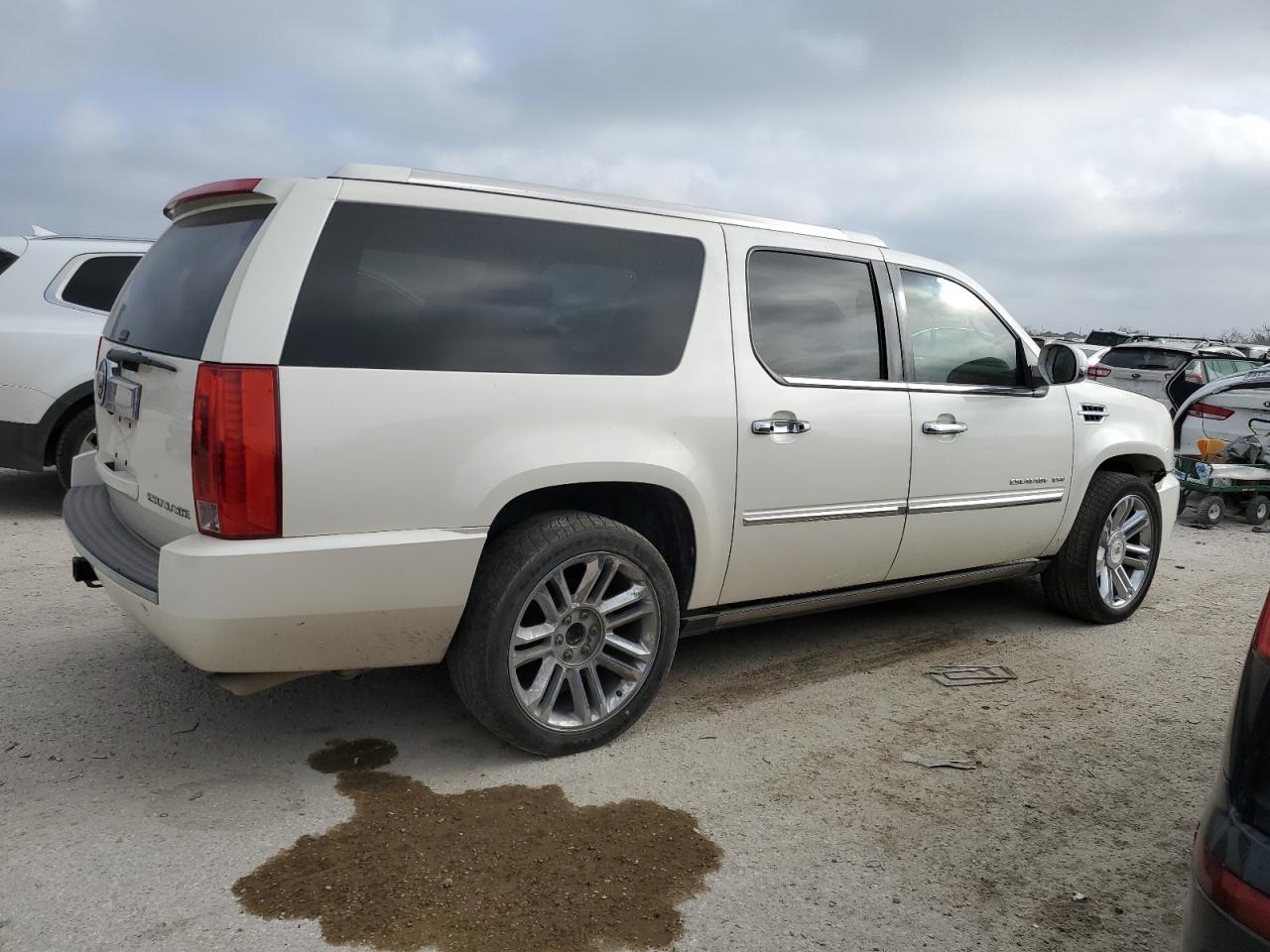 Photo 2 VIN: 1GYS4KEF9DR245476 - CADILLAC ESCALADE 