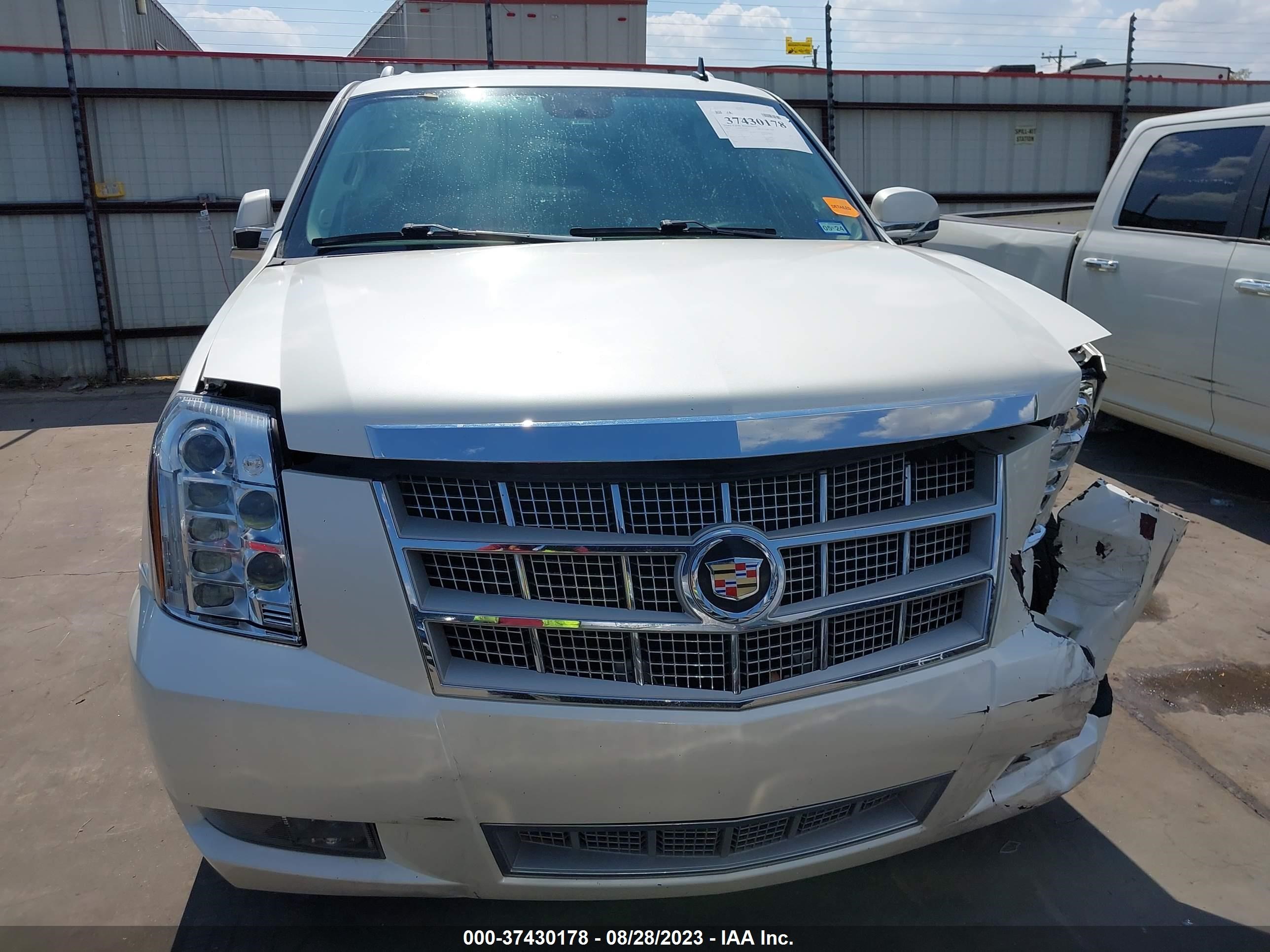 Photo 11 VIN: 1GYS4KEFXDR358837 - CADILLAC ESCALADE 