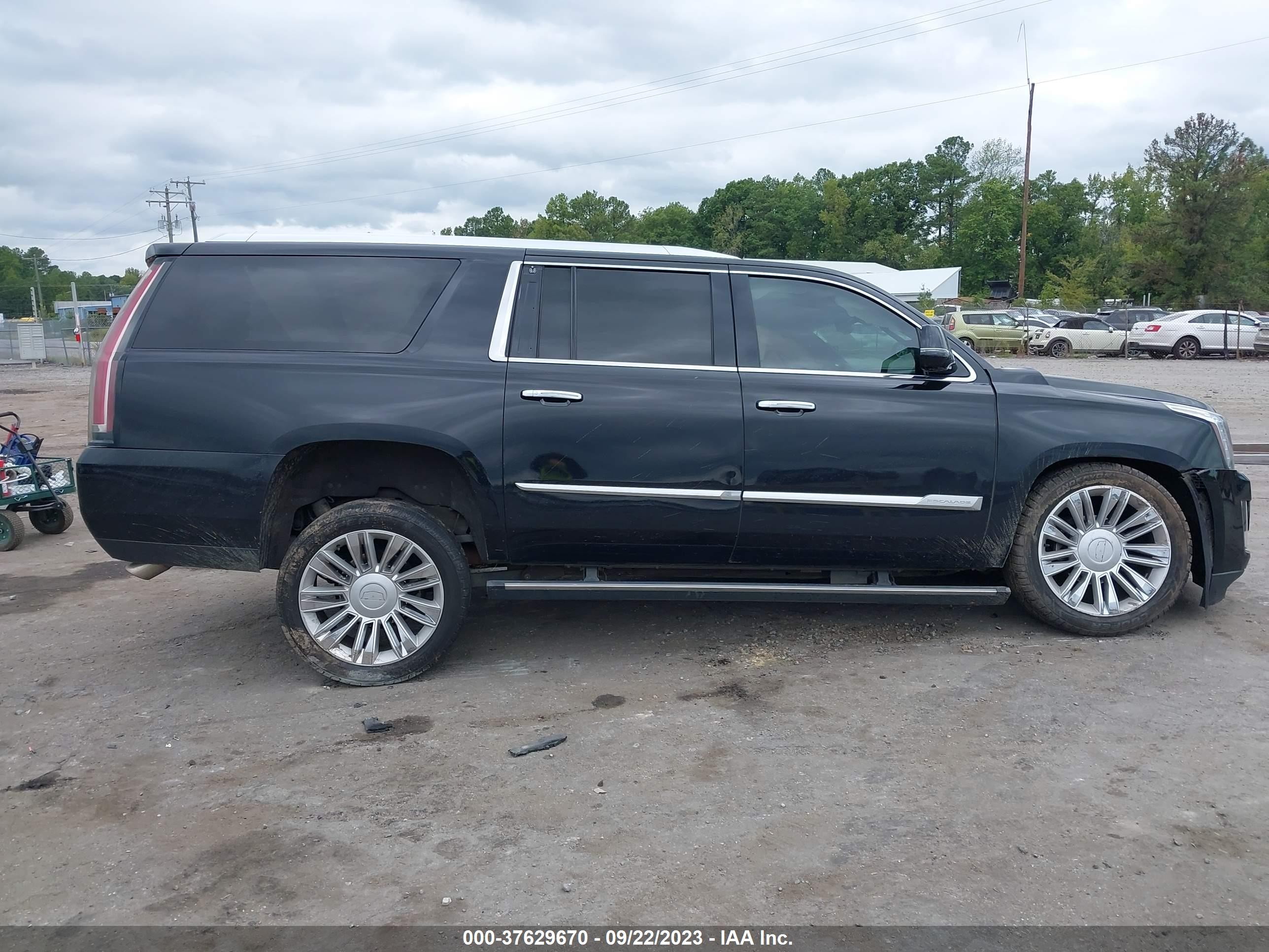 Photo 12 VIN: 1GYS4UKJ2FR660629 - CADILLAC ESCALADE 