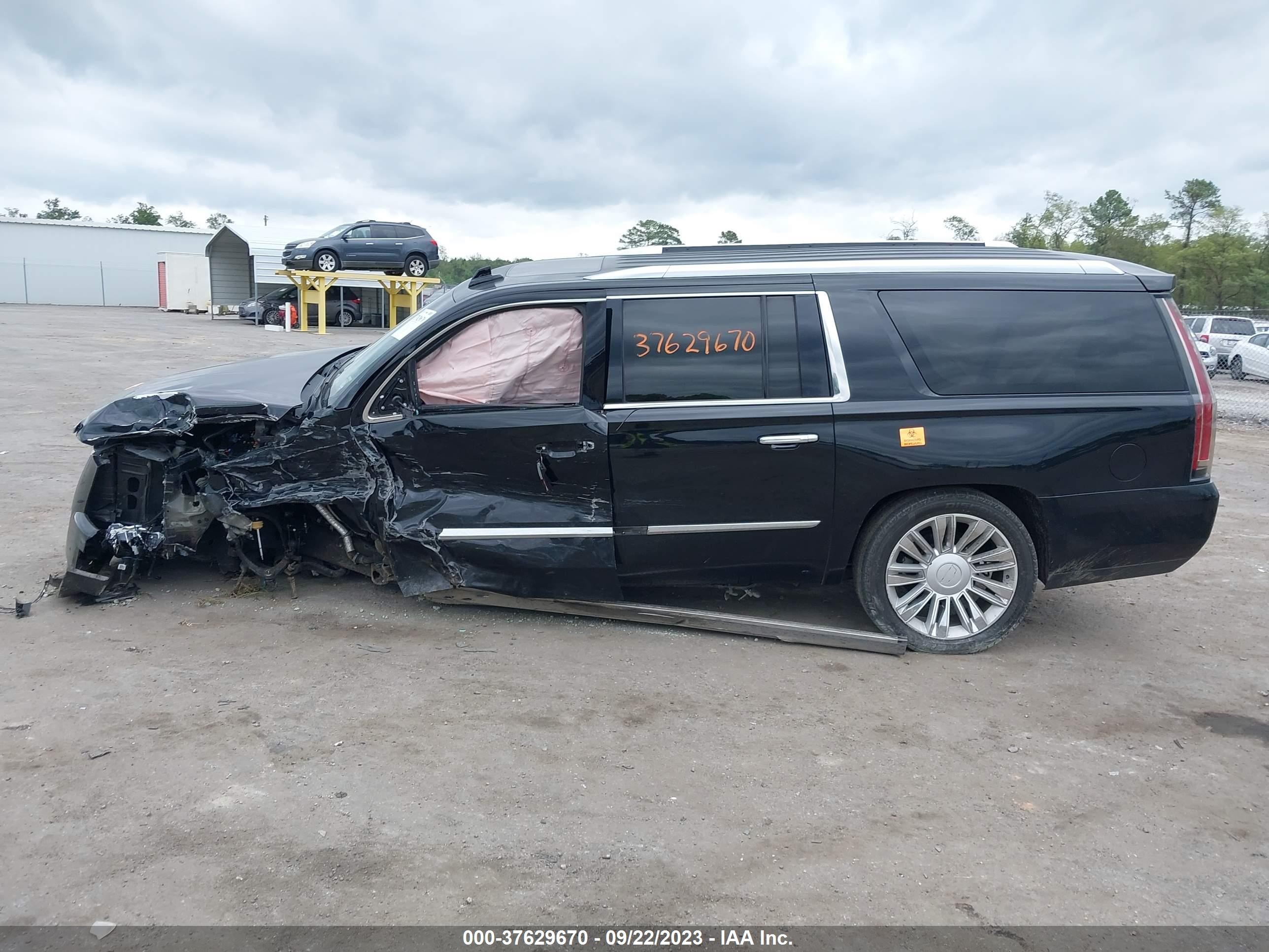 Photo 13 VIN: 1GYS4UKJ2FR660629 - CADILLAC ESCALADE 