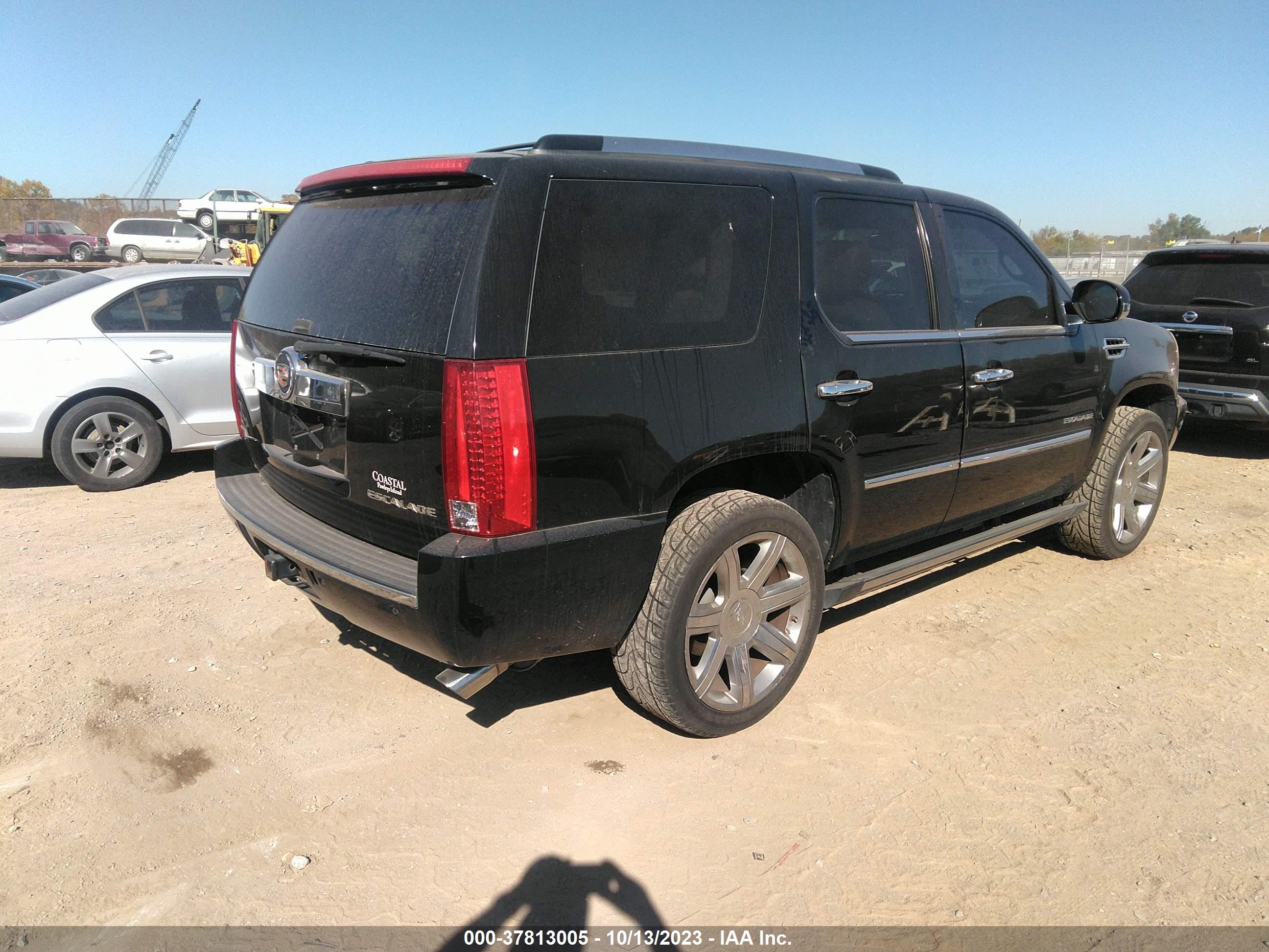 Photo 3 VIN: 1GYUCCEF1AR154070 - CADILLAC ESCALADE 