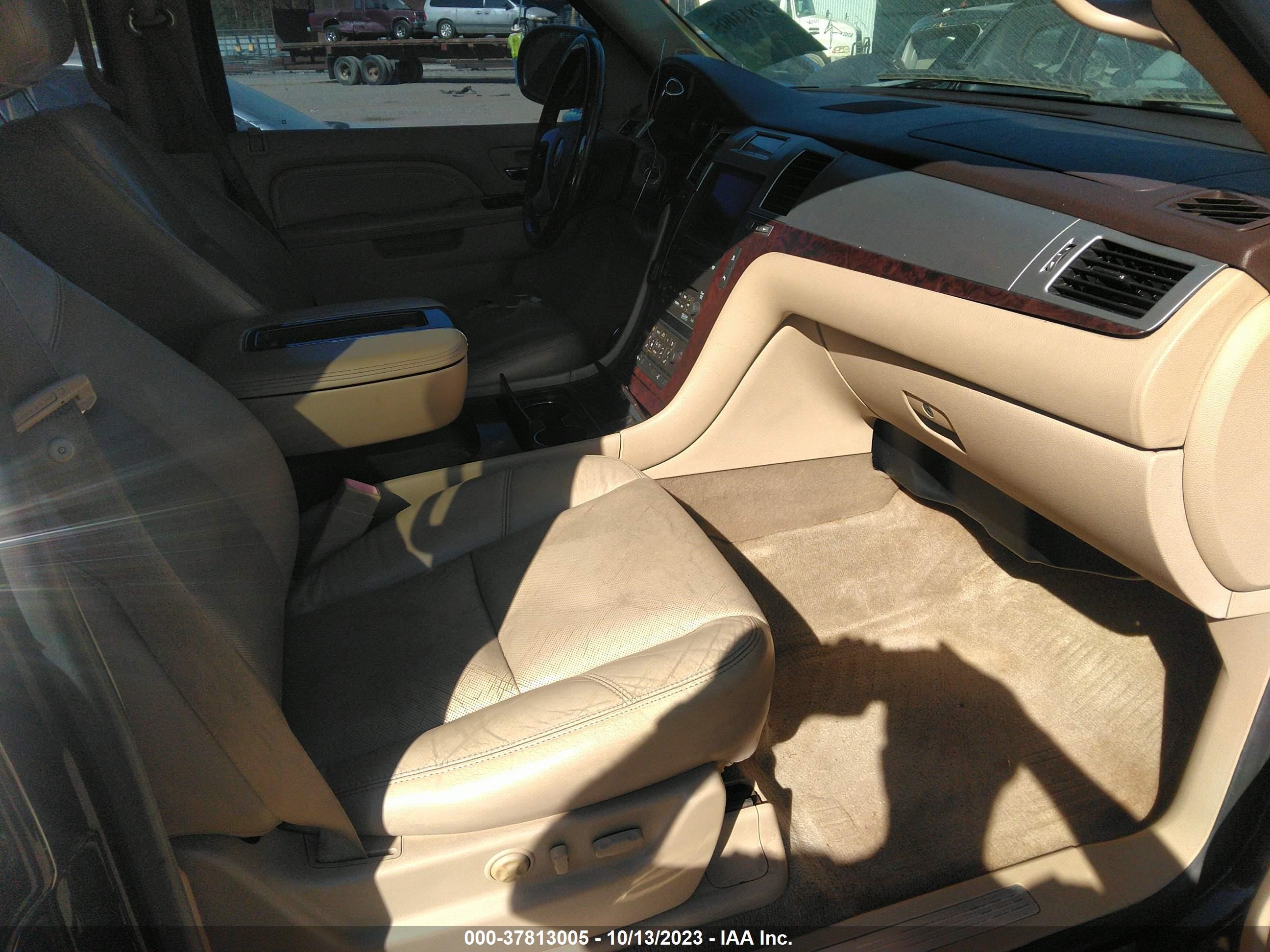 Photo 4 VIN: 1GYUCCEF1AR154070 - CADILLAC ESCALADE 