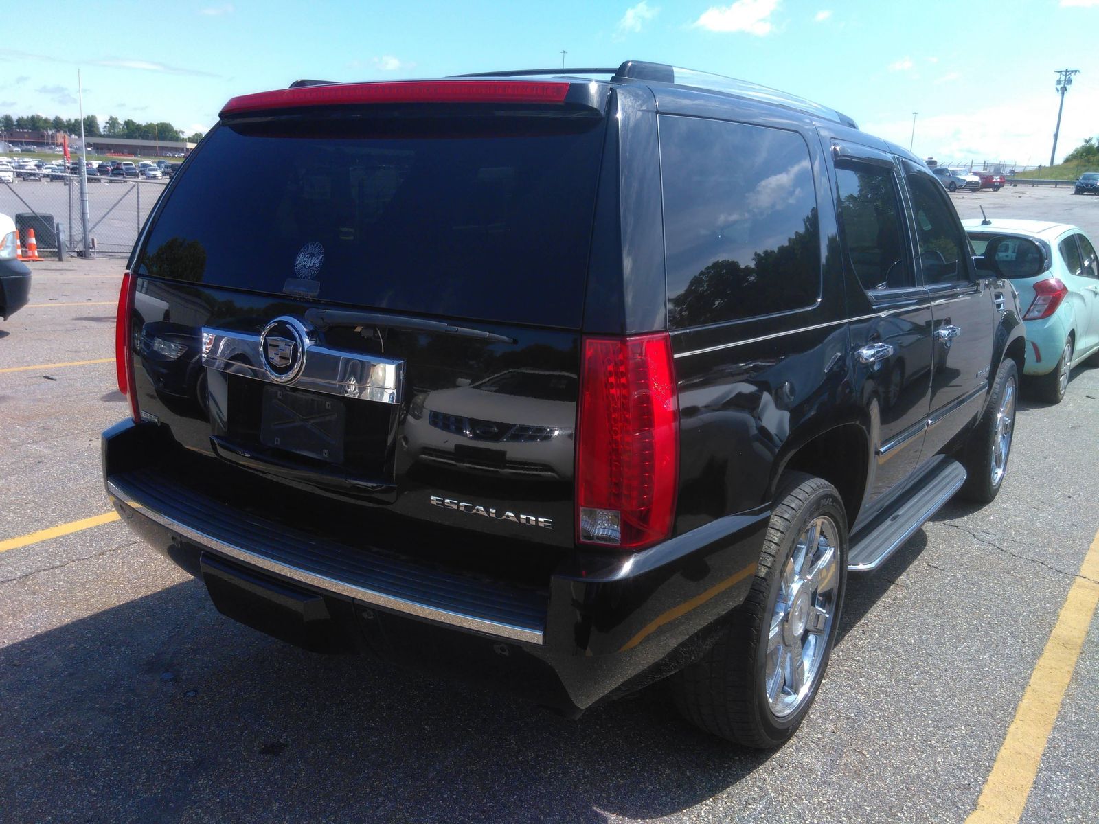 Photo 1 VIN: 1GYUKBEF0AR136690 - CADILLAC ESCALADE AWD V8 