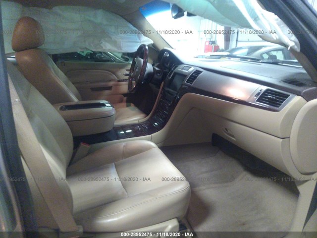 Photo 4 VIN: 1GYUKBEF2AR135945 - CADILLAC ESCALADE 