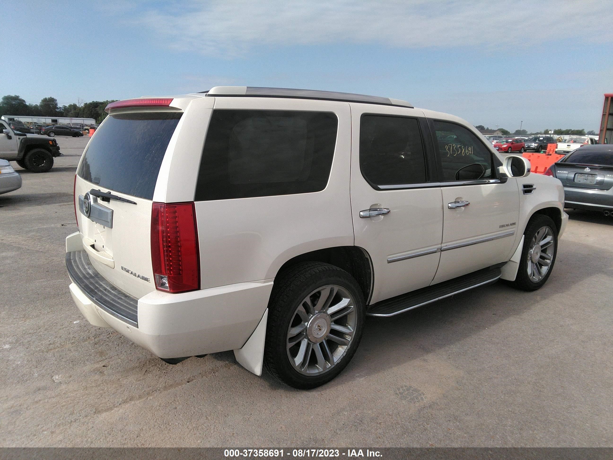 Photo 3 VIN: 1GYUKBEF2AR276644 - CADILLAC ESCALADE 