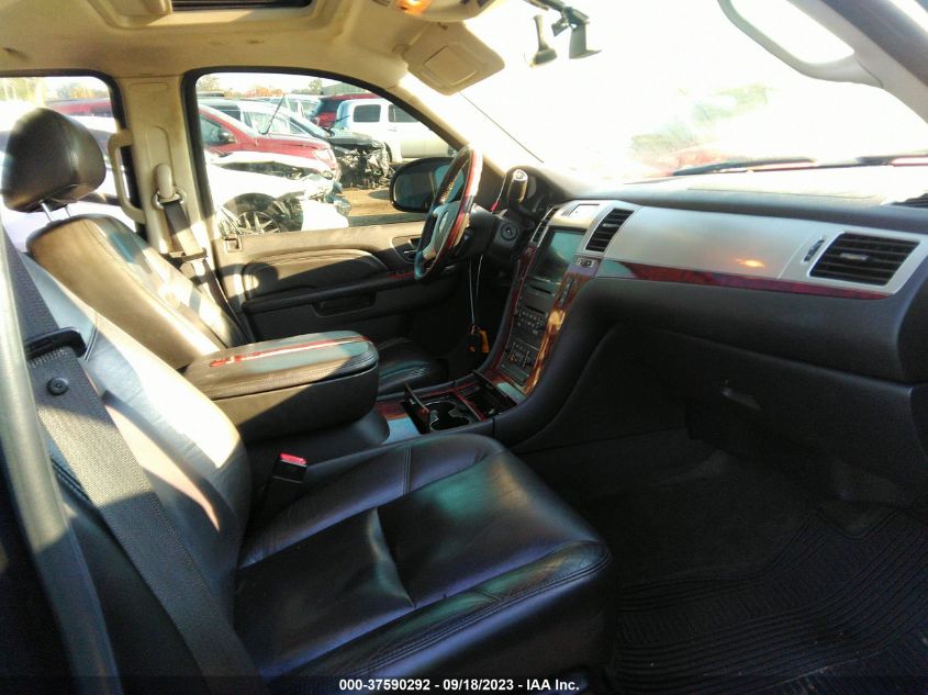 Photo 4 VIN: 1GYUKBEF3AR117146 - CADILLAC ESCALADE 