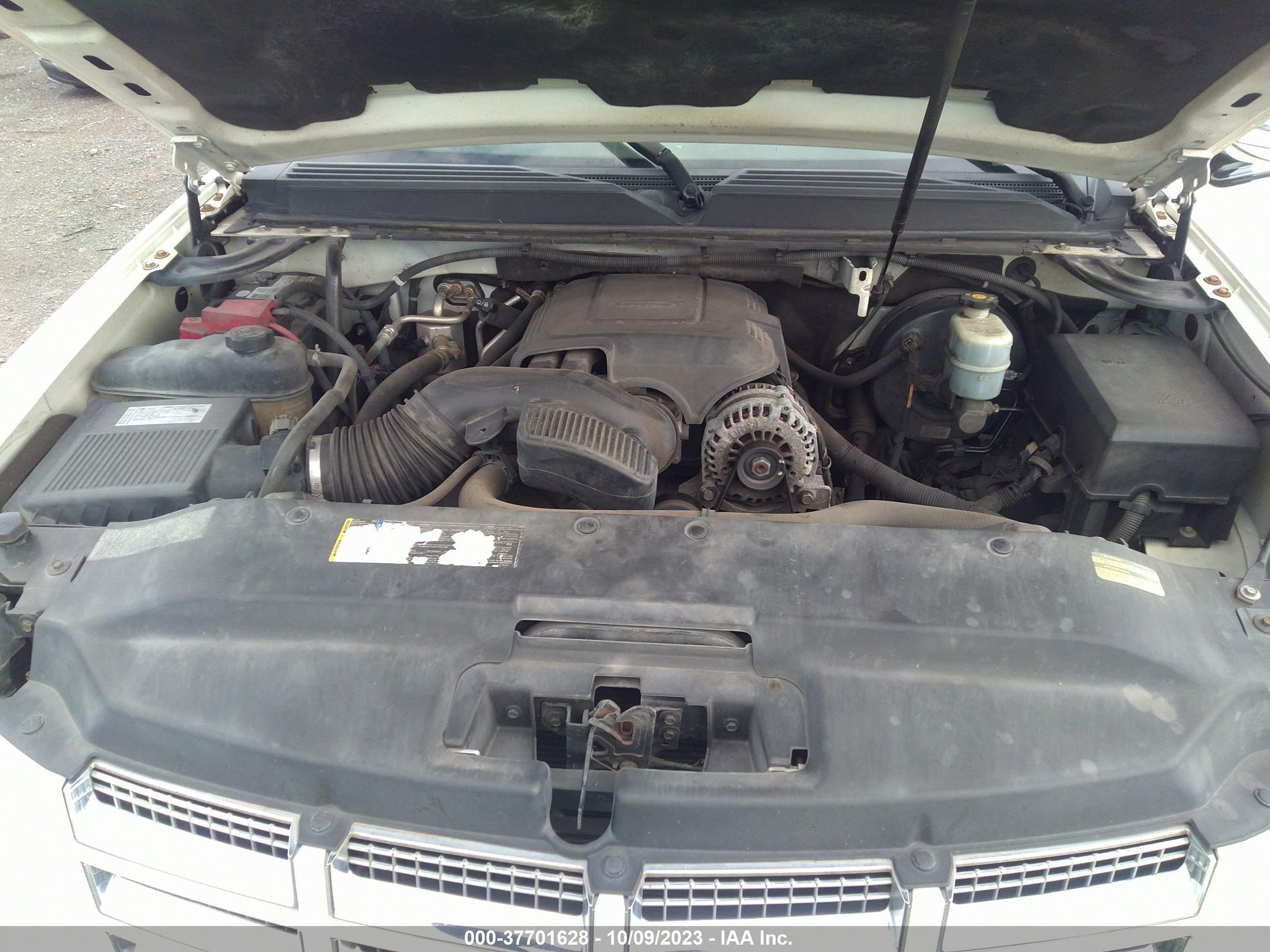 Photo 9 VIN: 1GYUKBEF5AR147832 - CADILLAC ESCALADE 