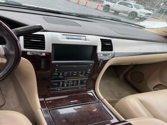 Photo 8 VIN: 1GYUKCEF7AR147854 - CADILLAC ESCALADE 