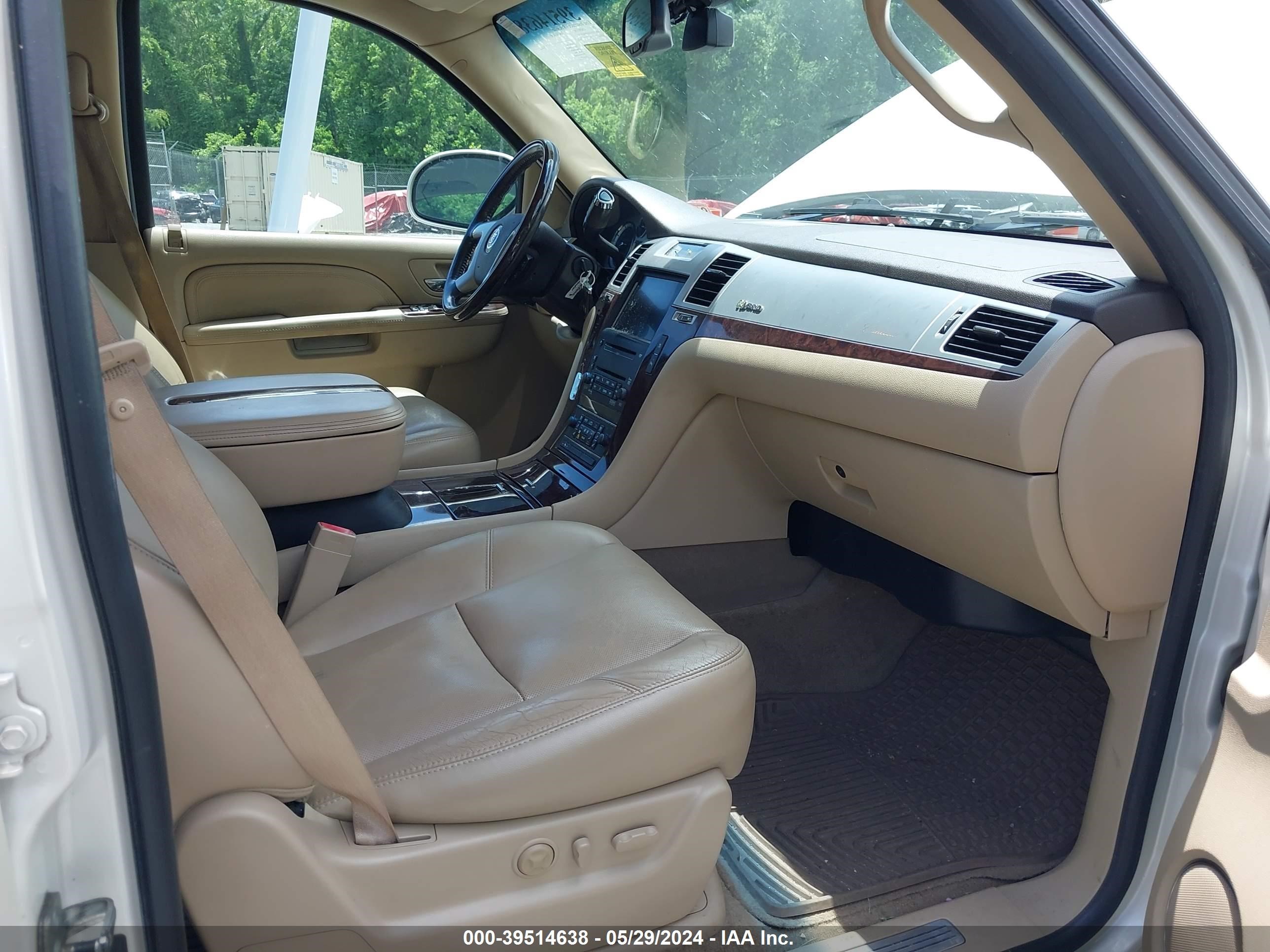 Photo 4 VIN: 1GYUKEEJ9AR181651 - CADILLAC ESCALADE 