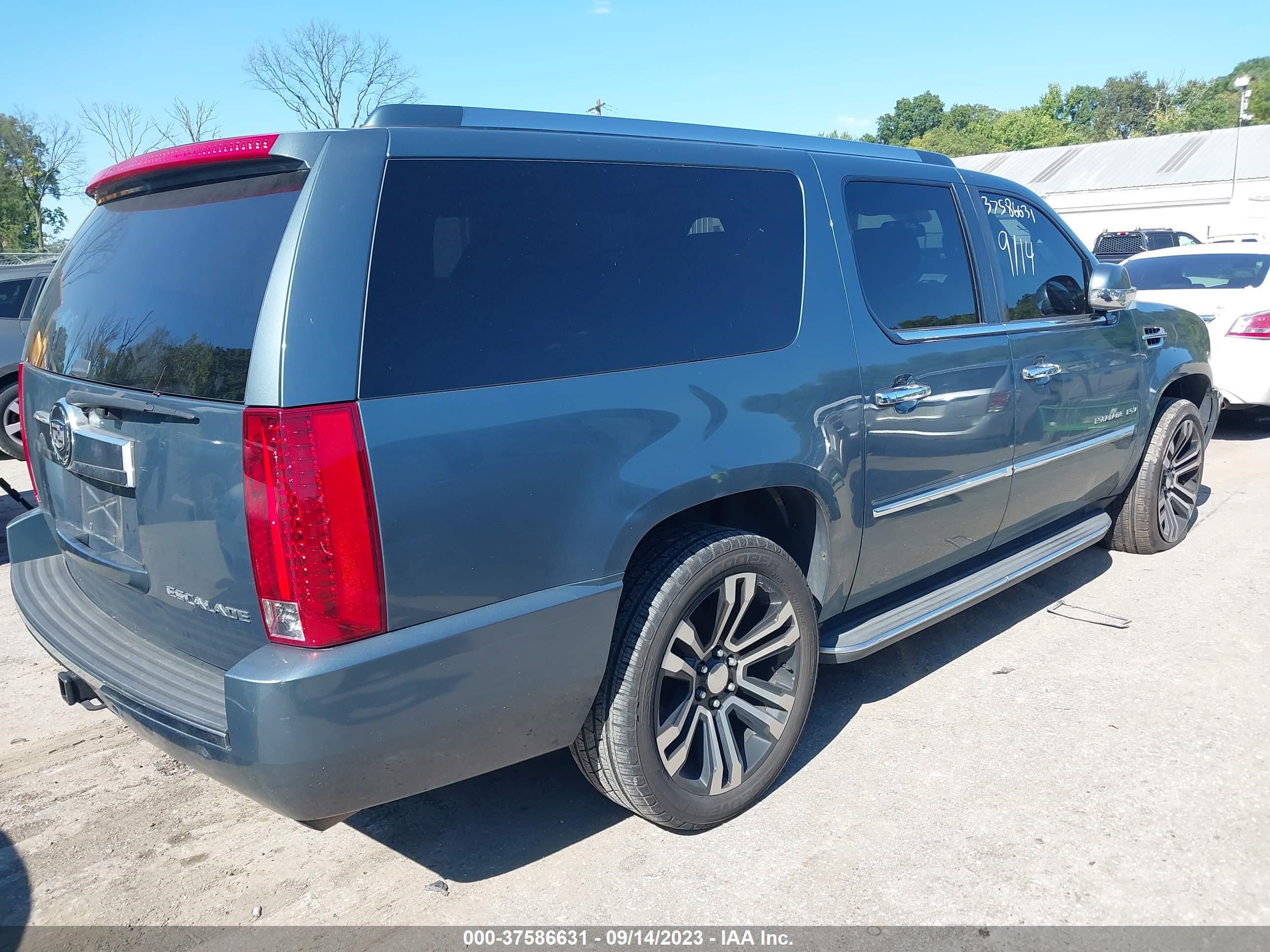 Photo 3 VIN: 1GYUKHEF6AR233489 - CADILLAC ESCALADE 