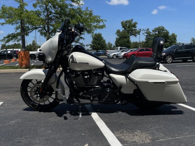 Photo 2 VIN: 1HD1KRC15JB644489 - HARLEY-DAVIDSON FLHXS 