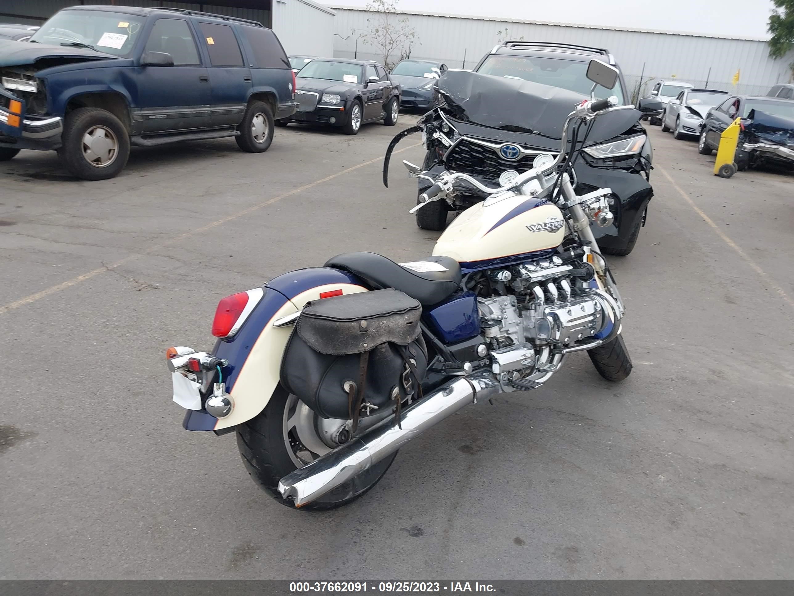 Photo 3 VIN: 1HFSC3410WA100239 - HONDA NULL 